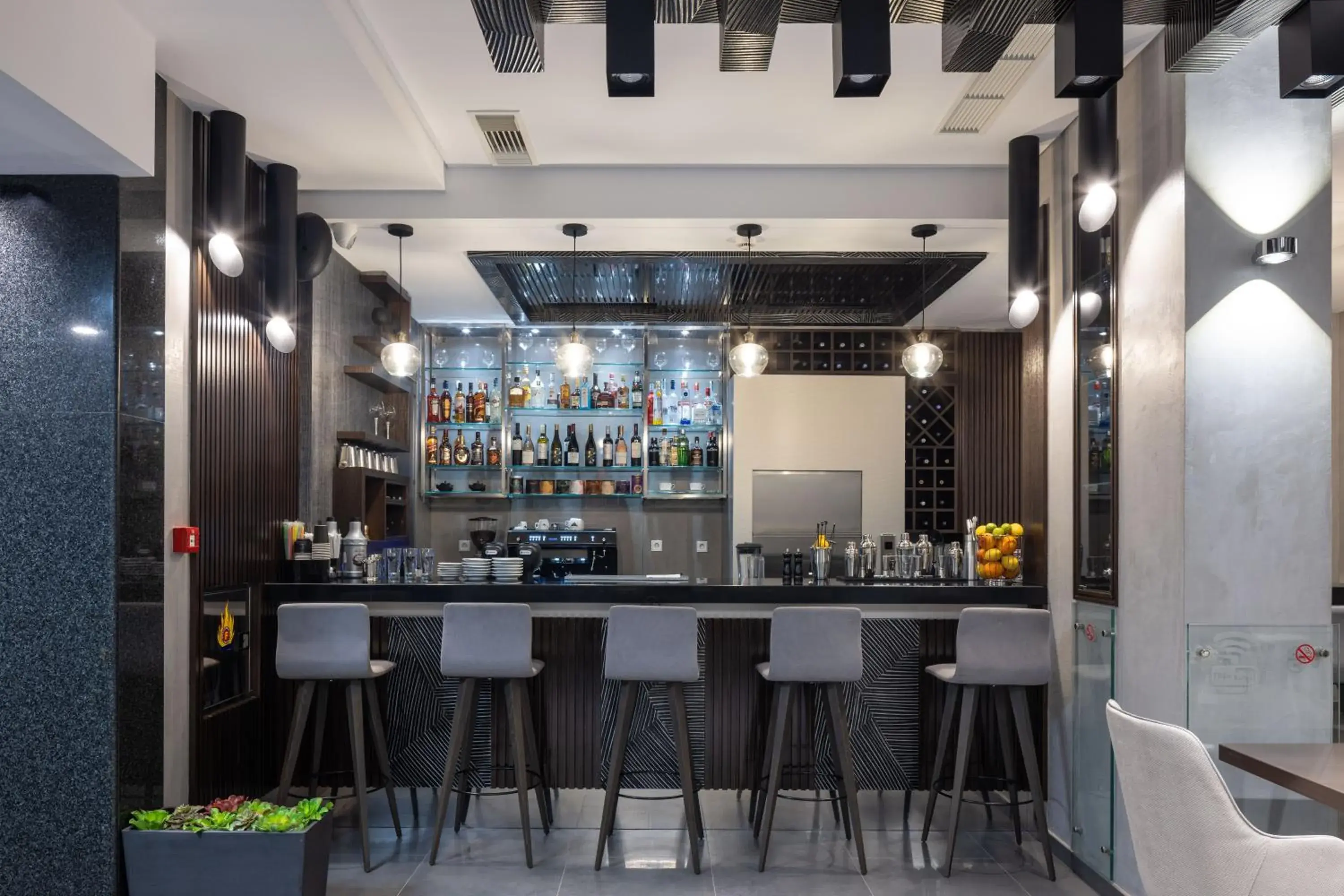 Lounge or bar in Piccadilly House Lounge or bar in Piccadilly House