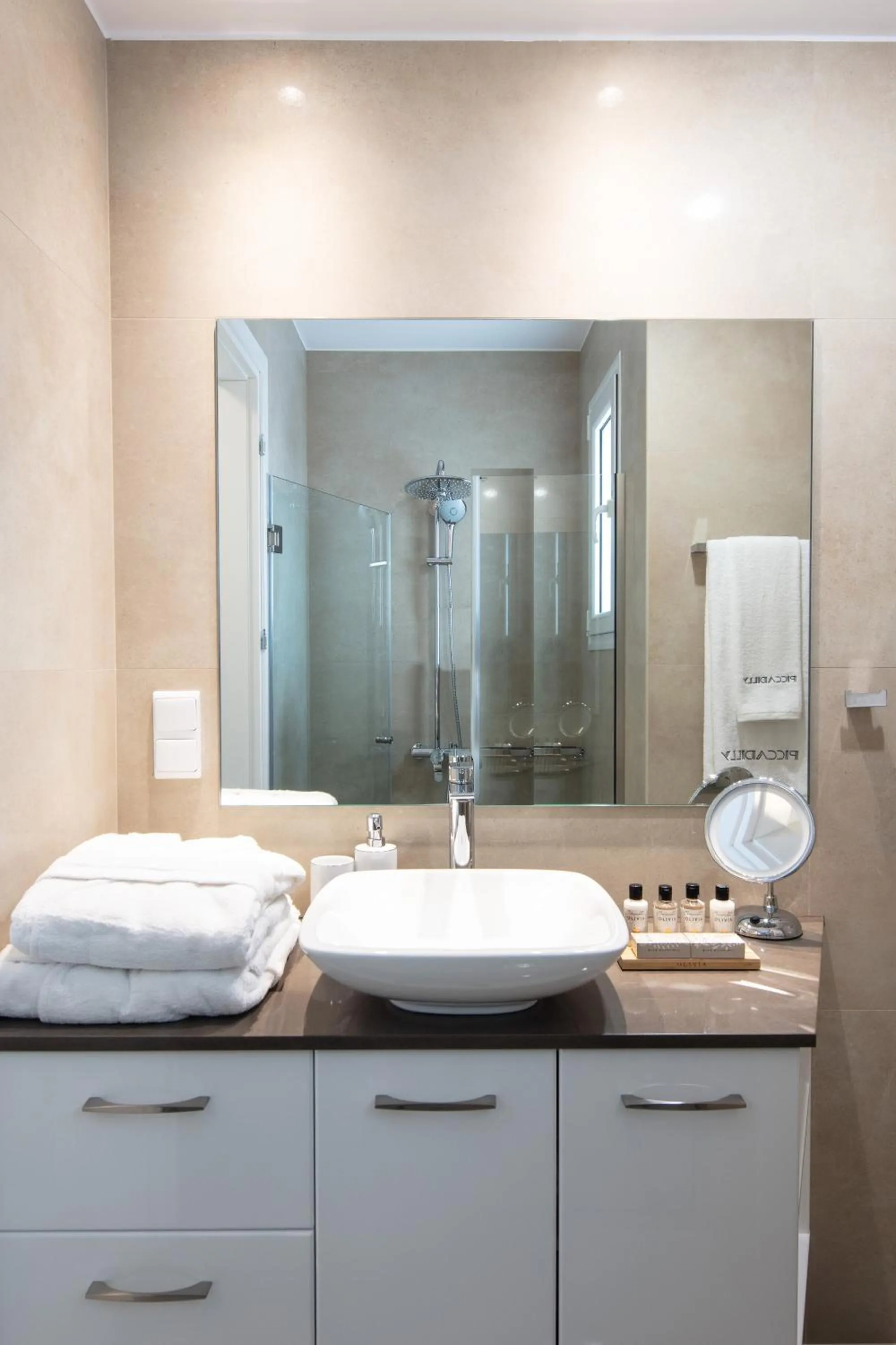 Bathroom in Piccadilly House