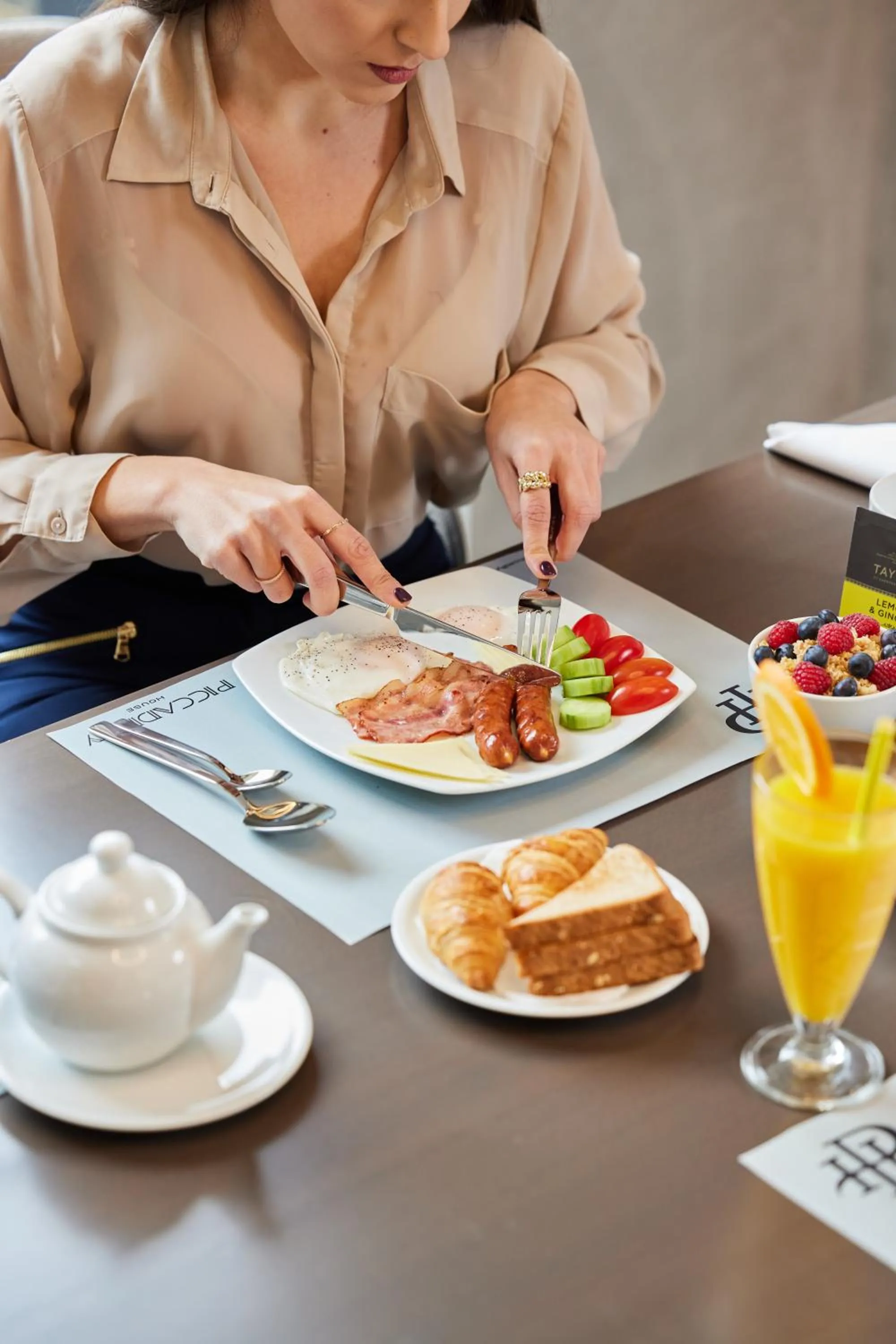 Restaurant/places to eat in Piccadilly House