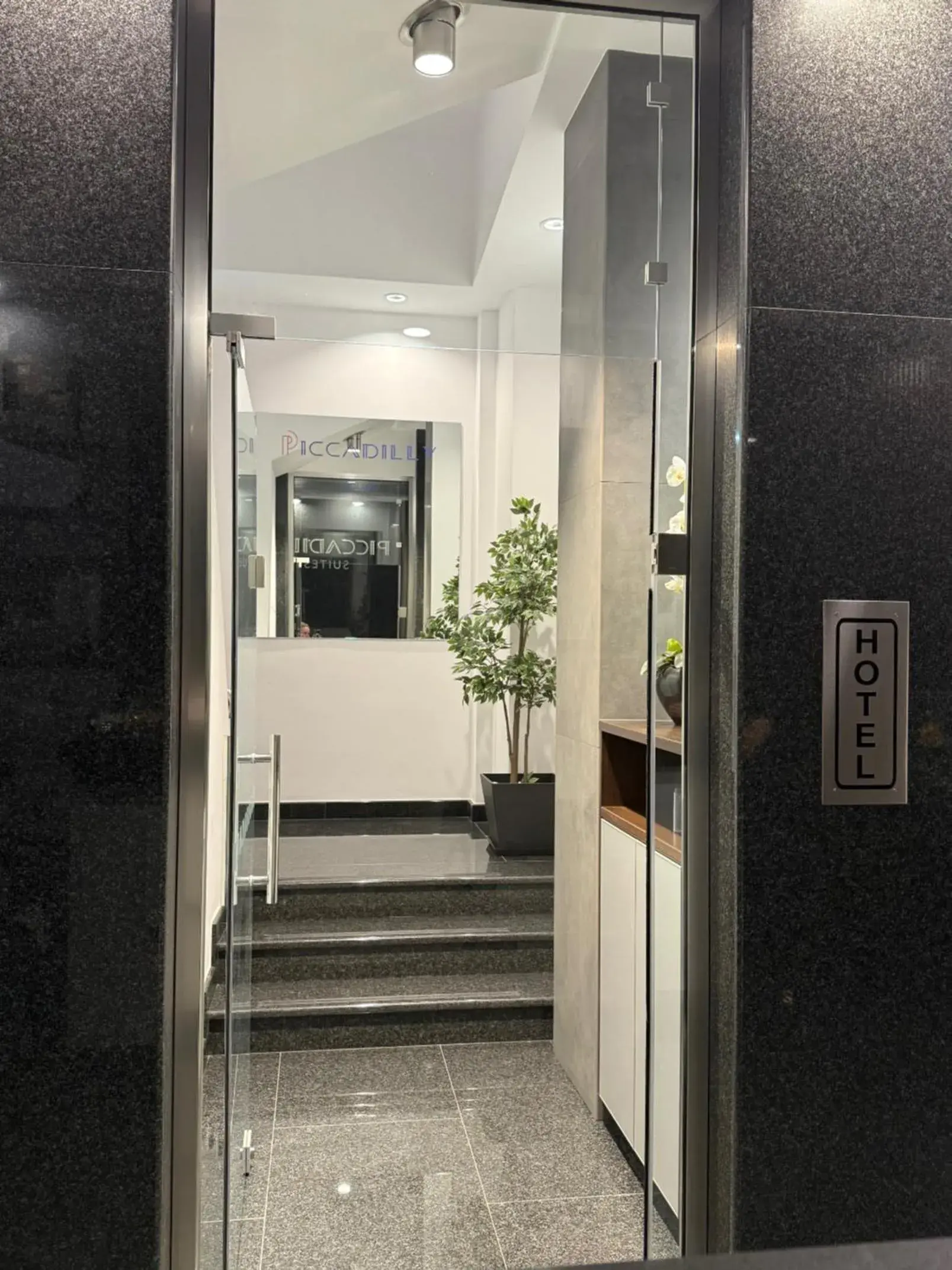 Property building in Piccadilly House Property building in Piccadilly House