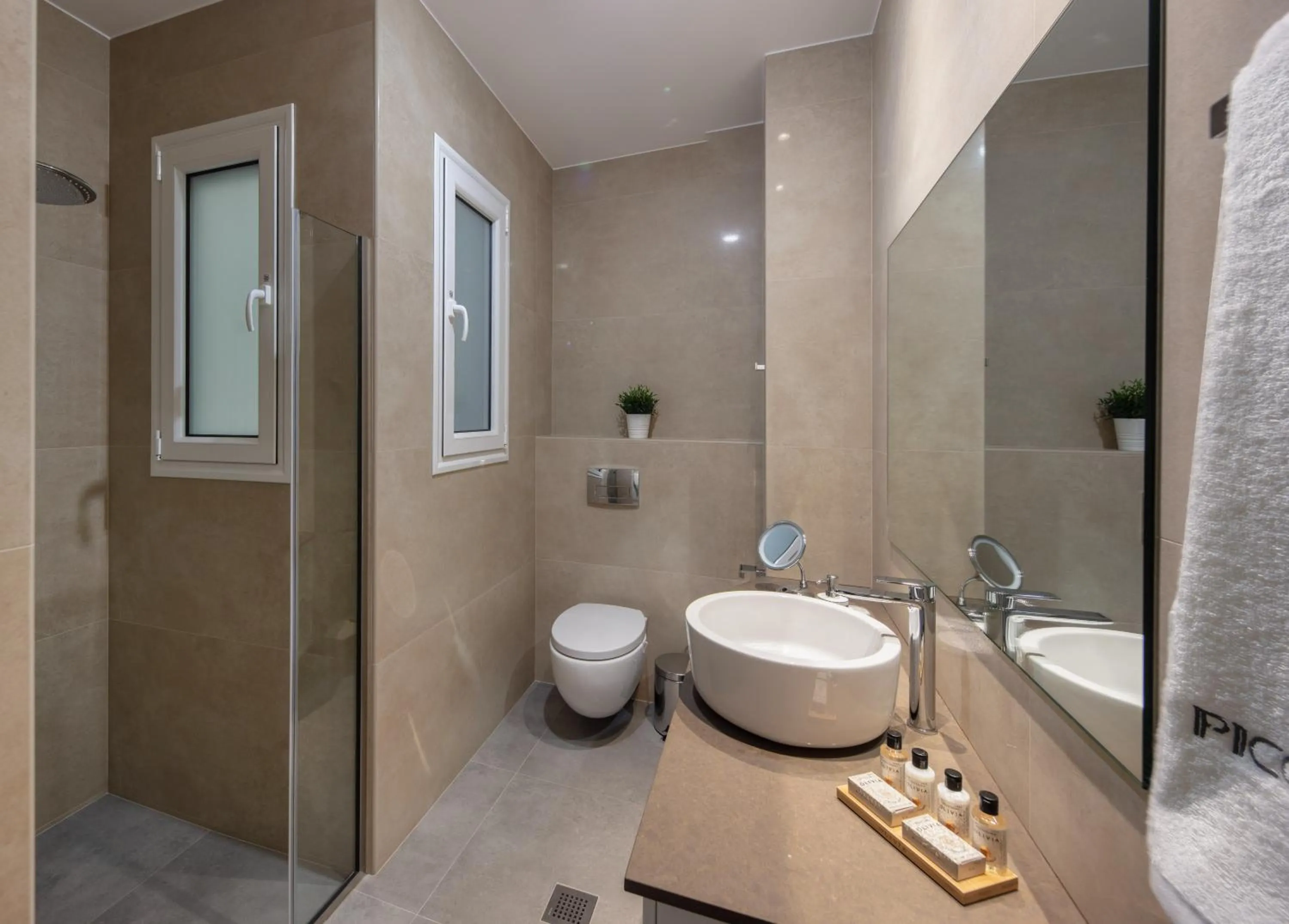 Bathroom in Piccadilly House