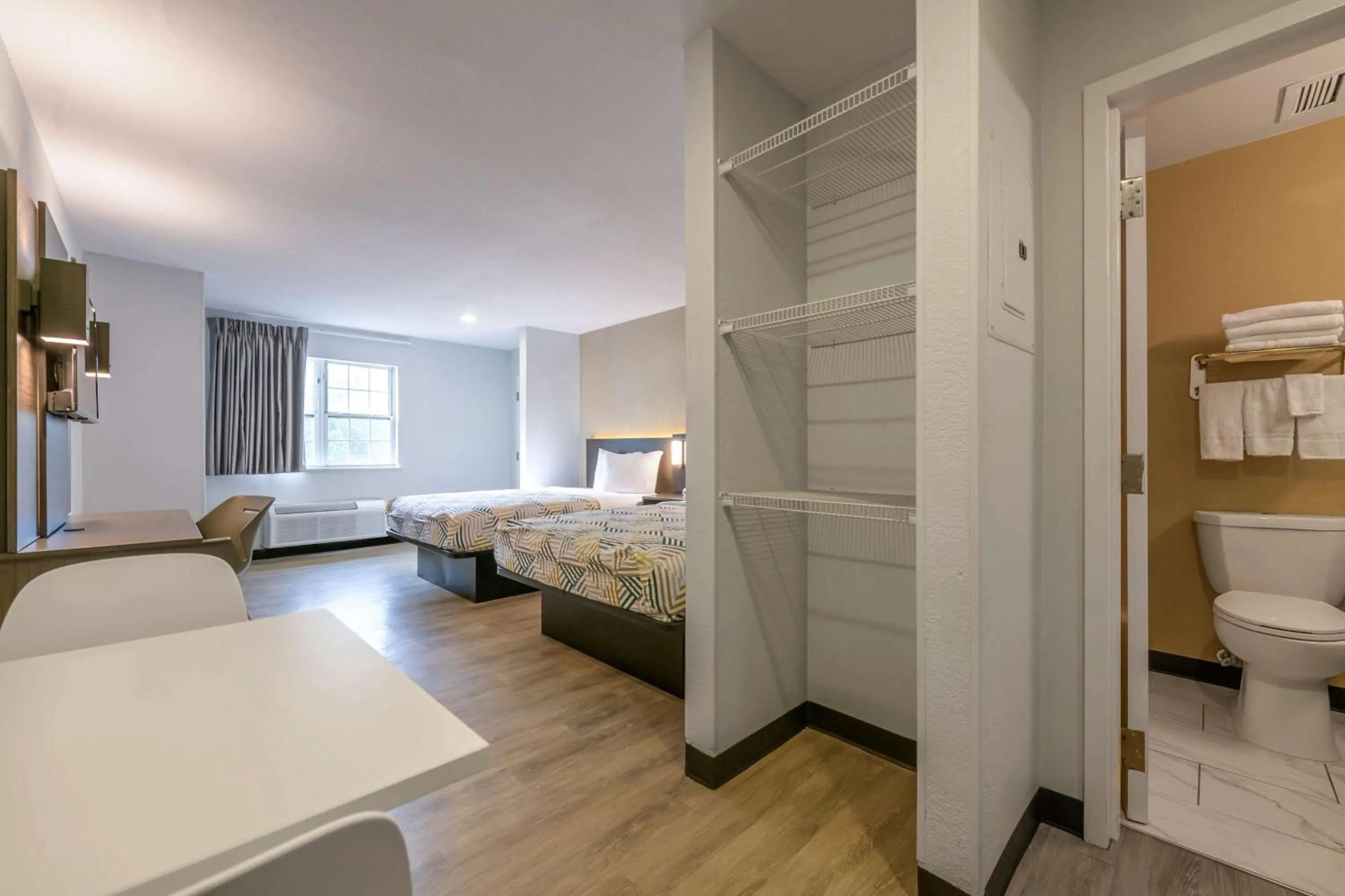 Photo of the whole room, Bed in Studio 6 Columbus GA Columbus Airport