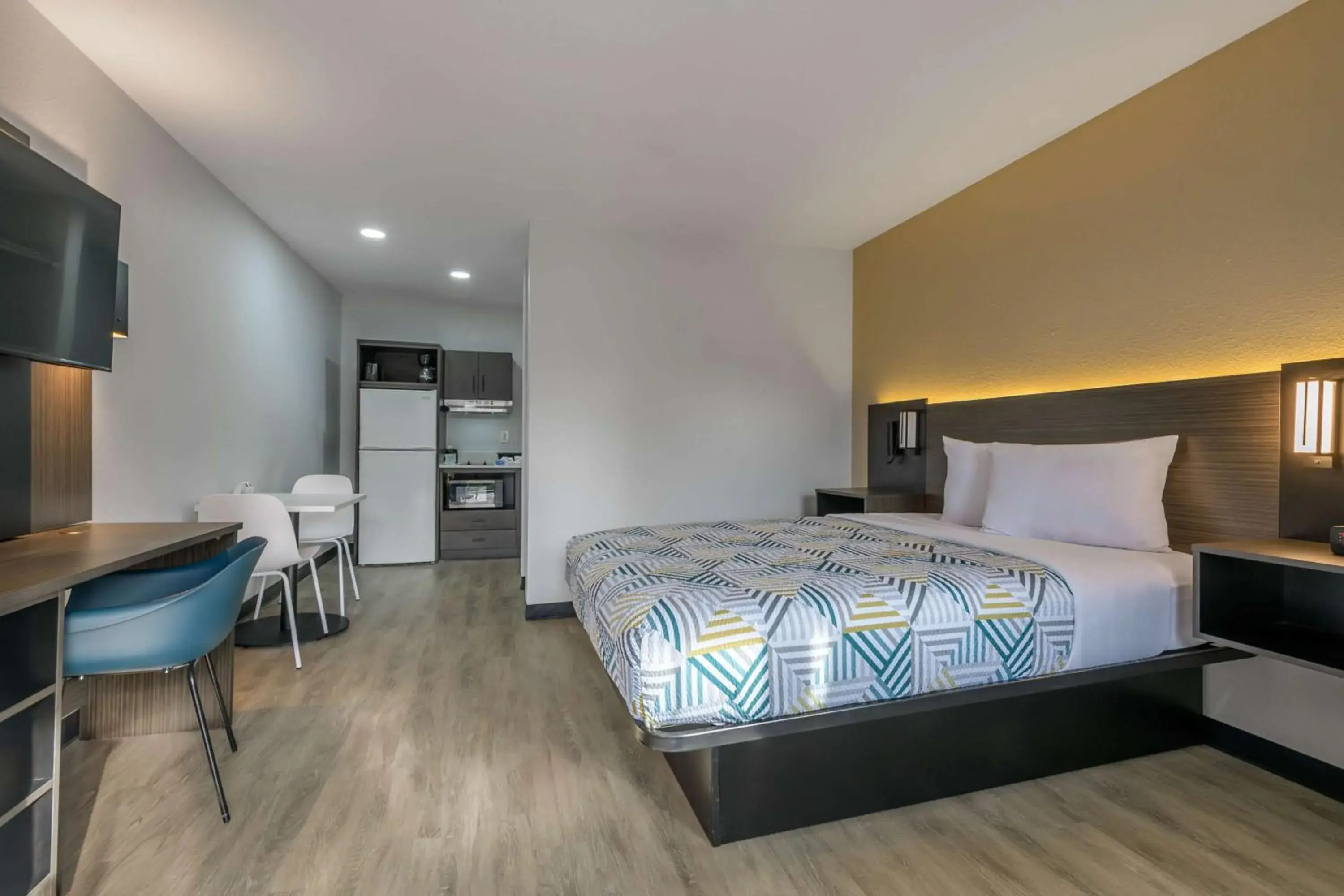 Bedroom, Bed in Studio 6 Columbus GA Columbus Airport Bedroom, Bed in Studio 6 Columbus GA Columbus Airport