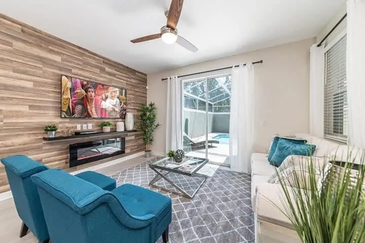 Chic Spacious with Private Pool Ideal Location