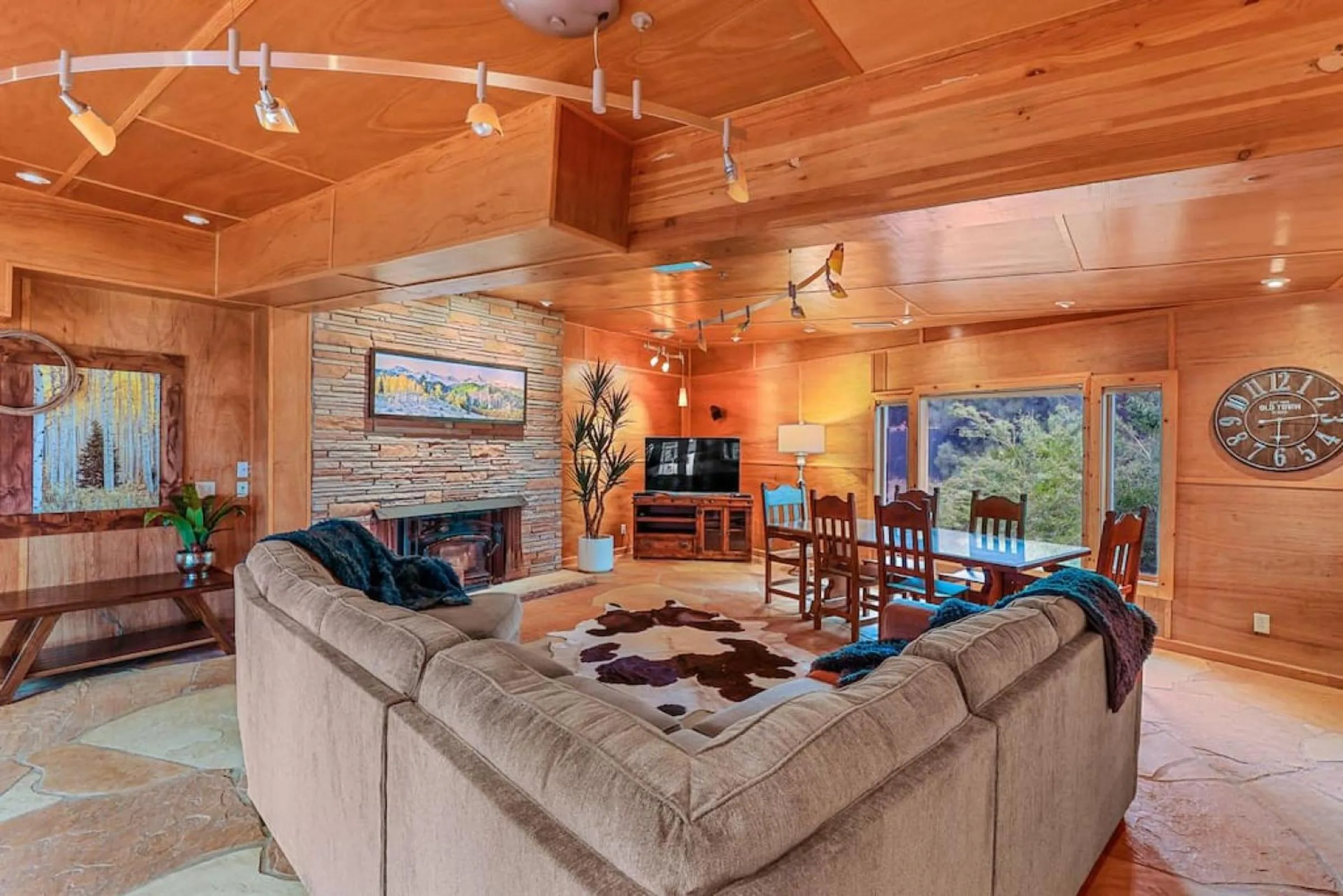 Historic Ranch house AC on forest acres in town