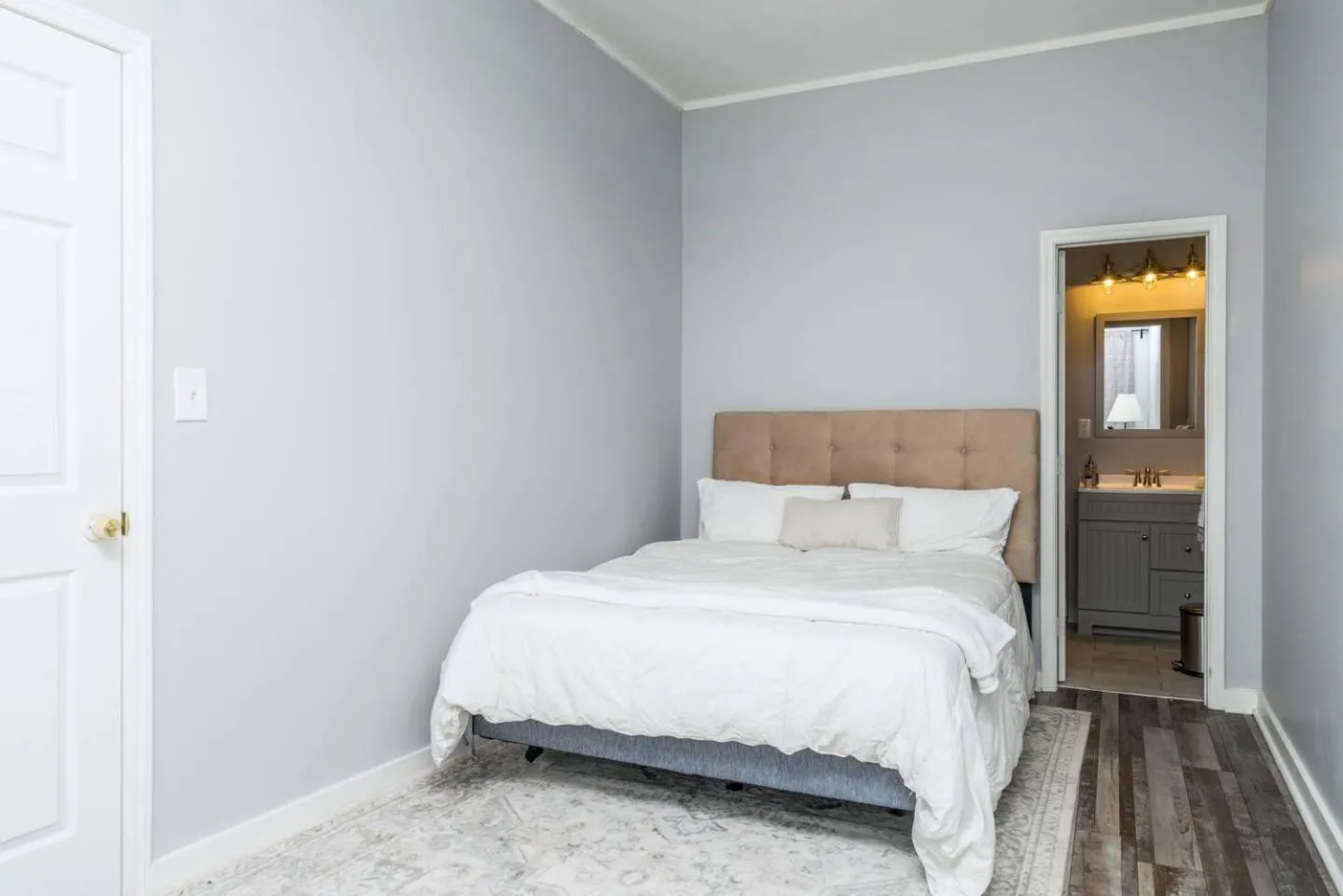 Bed in Renovated 3 bedroom close to downtown!