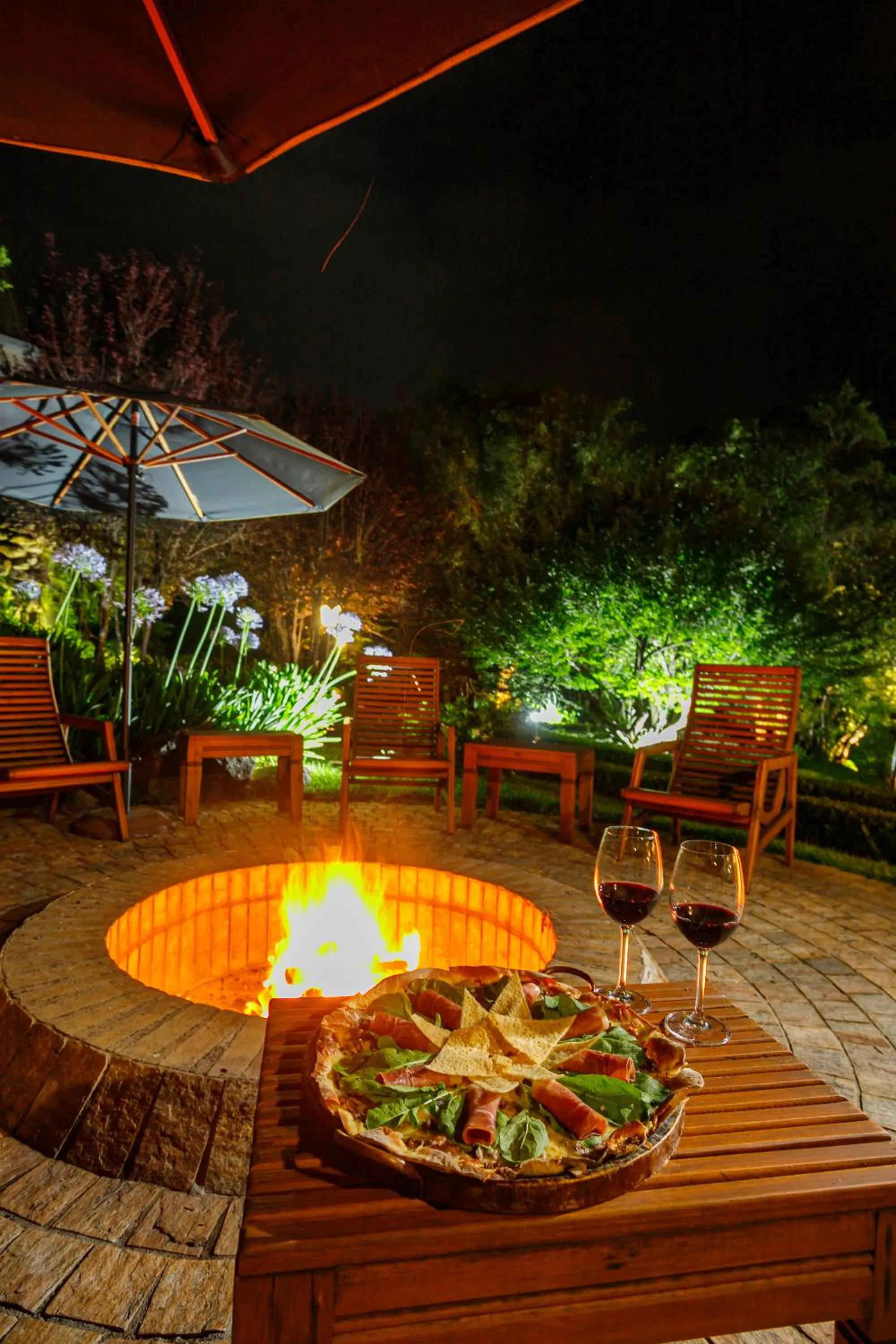 Evening entertainment in Carballo Hotel & Spa