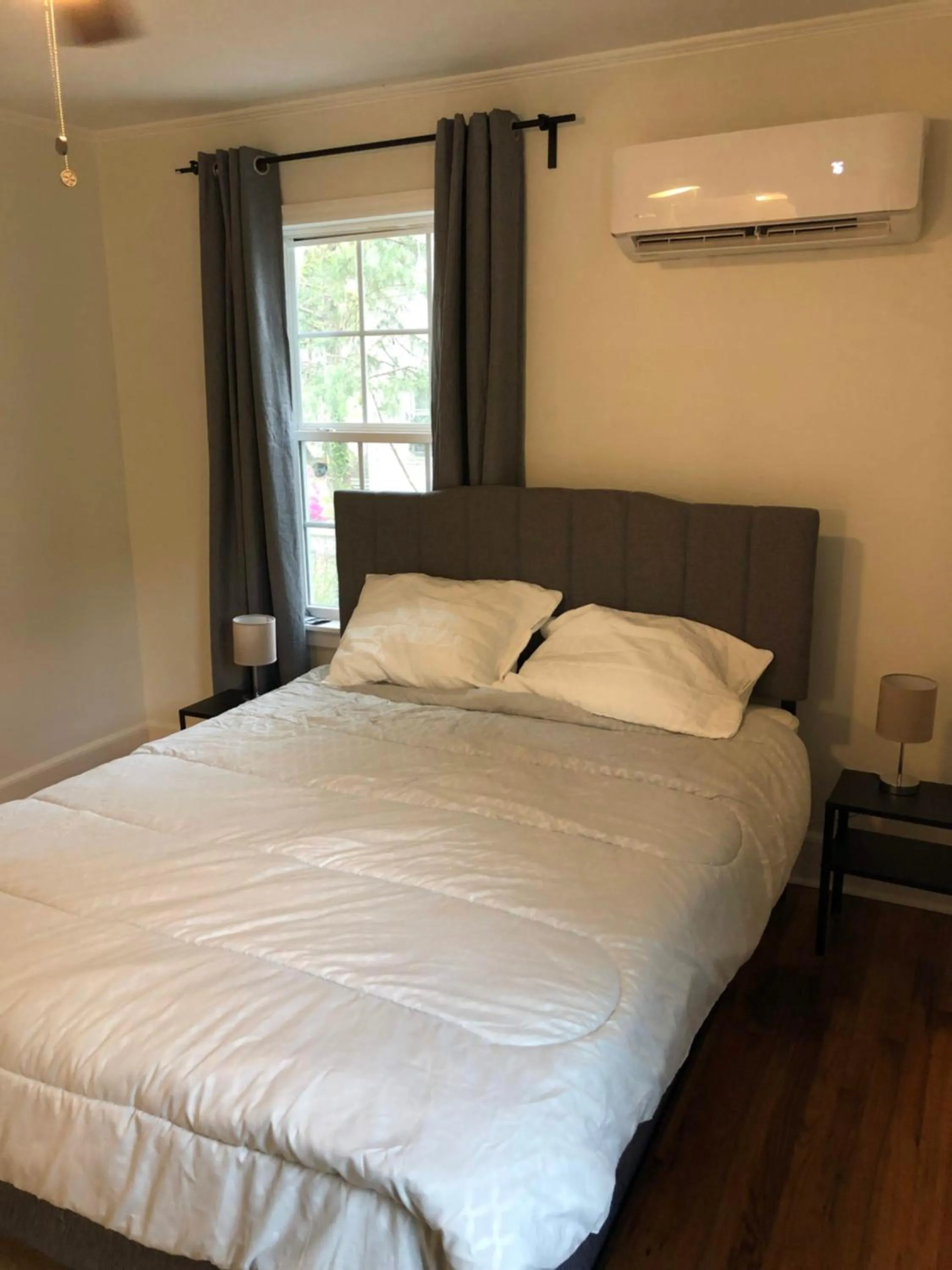 Bed in Renovated Space Close to Downtown - A