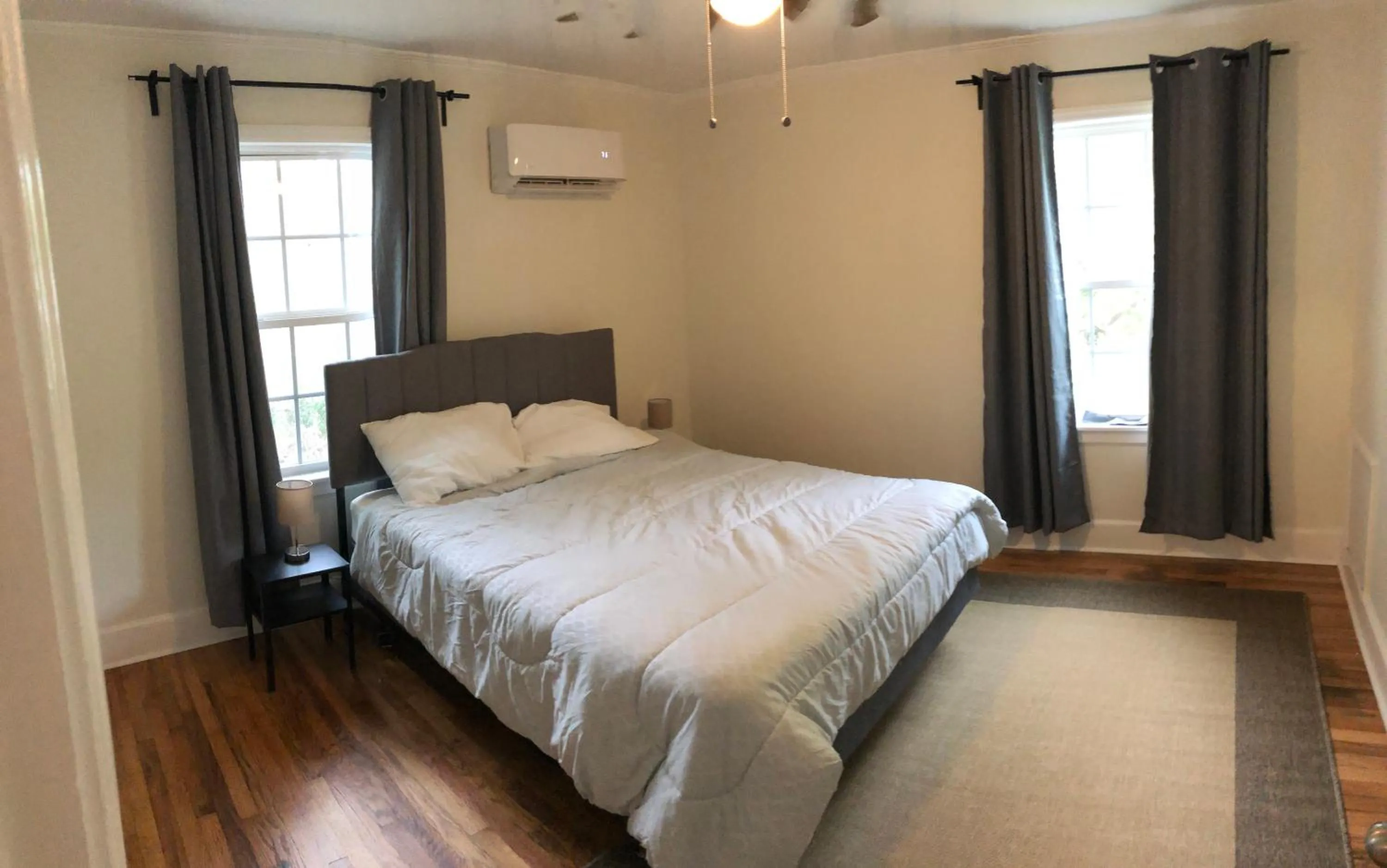 Bed in Renovated Space Close to Downtown - A