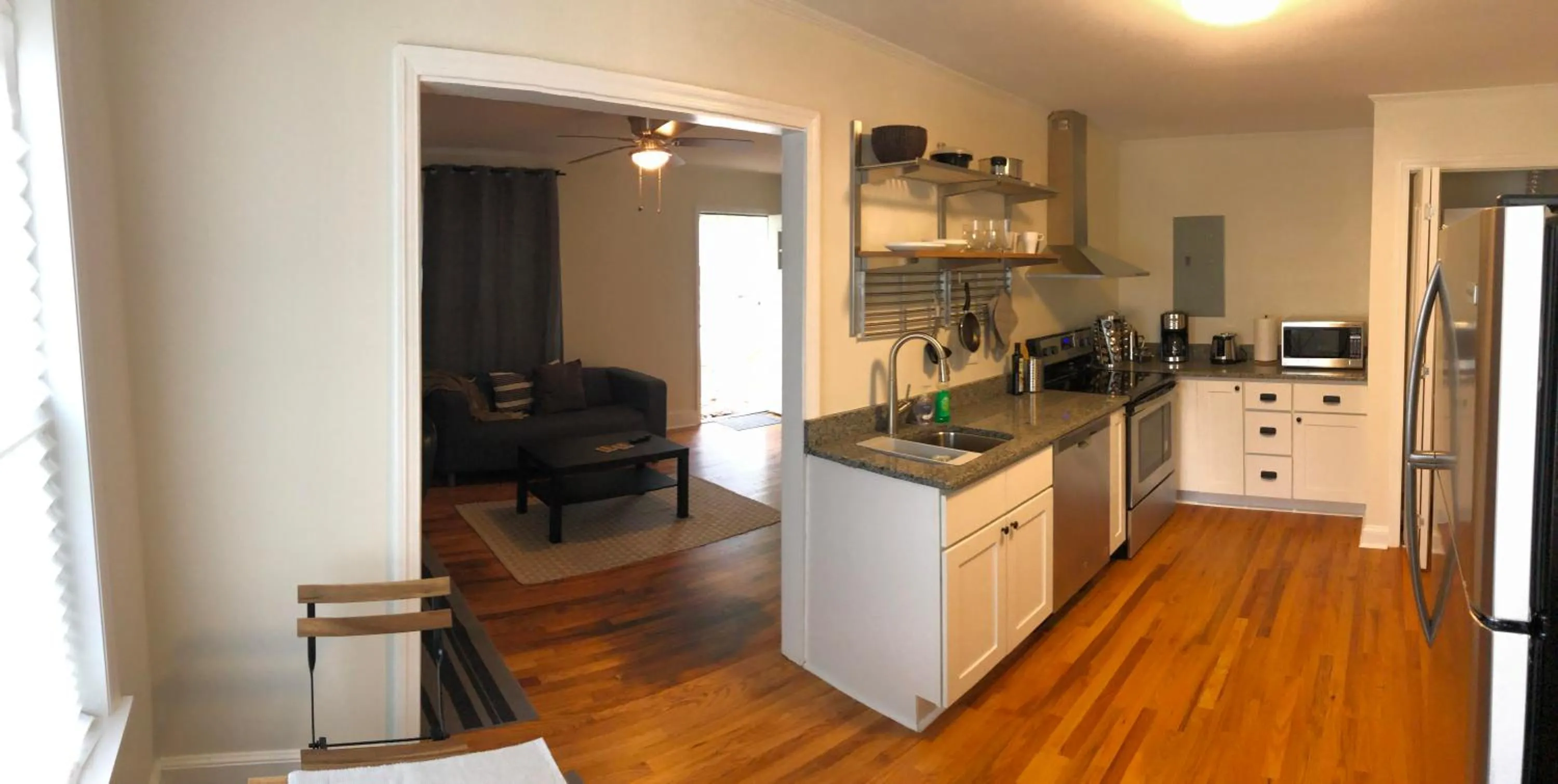 One-Bedroom Apartment in Renovated Space Close to Downtown - A