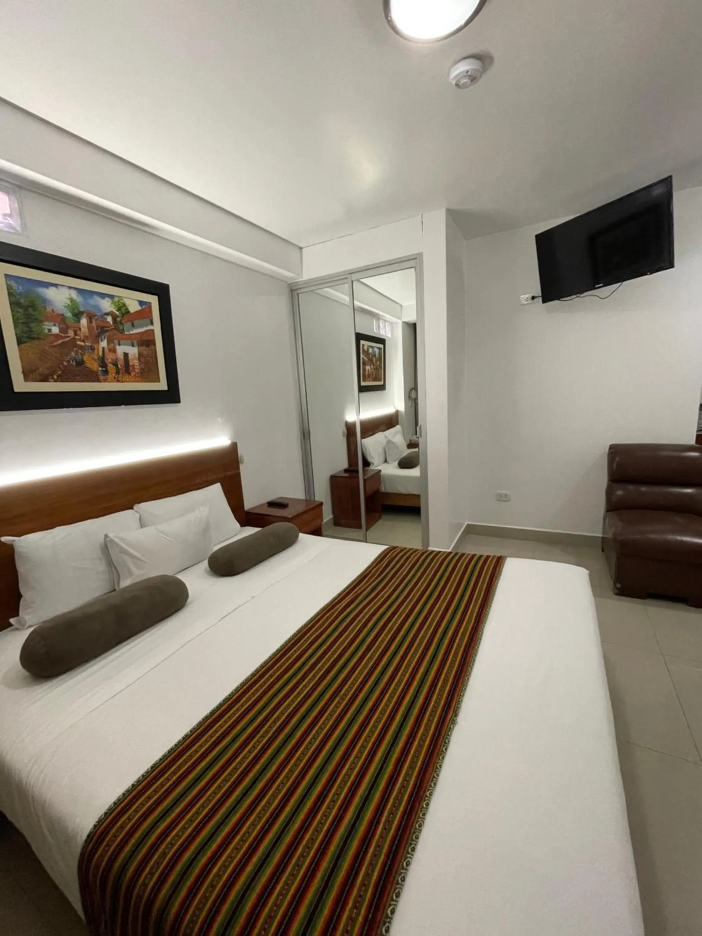 Communal lounge/ TV room, Bed in Flower's House MachuPicchu