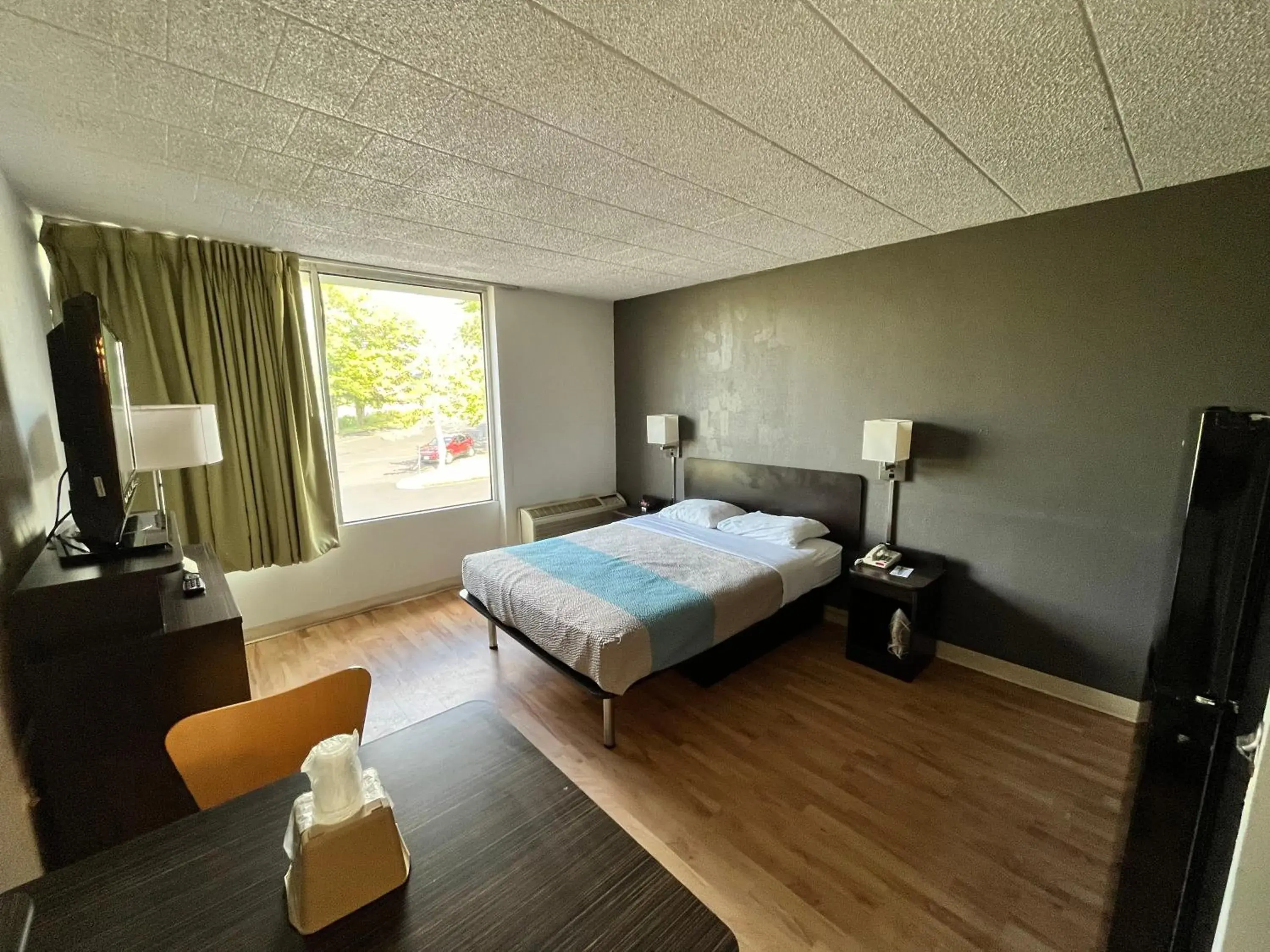 Bed in Studio 6 Suites Clarion, PA Bed in Studio 6 Suites Clarion, PA