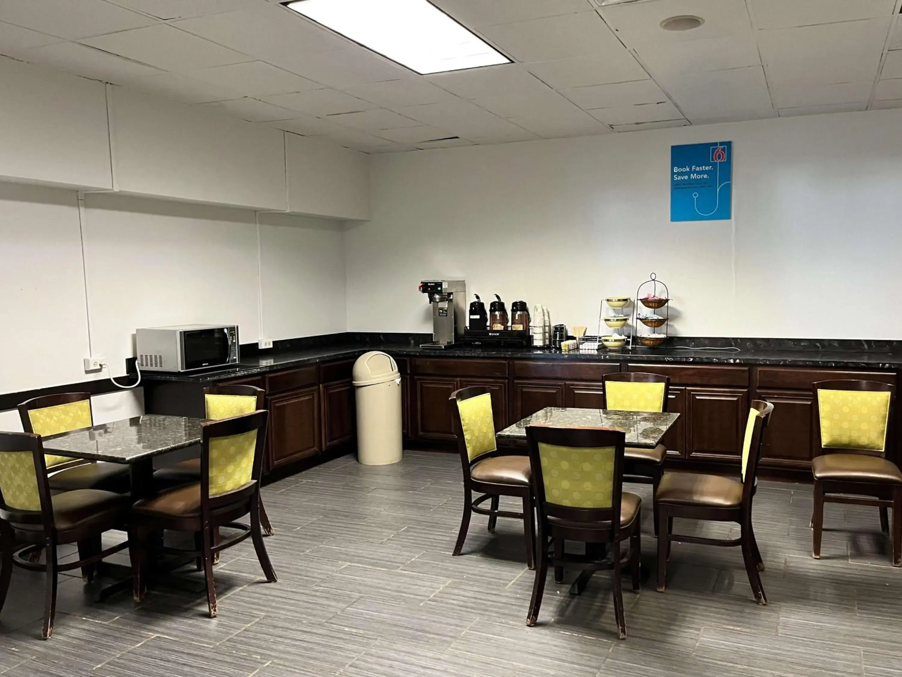 Lobby or reception in Studio 6 Suites Clarion, PA Lobby or reception in Studio 6 Suites Clarion, PA