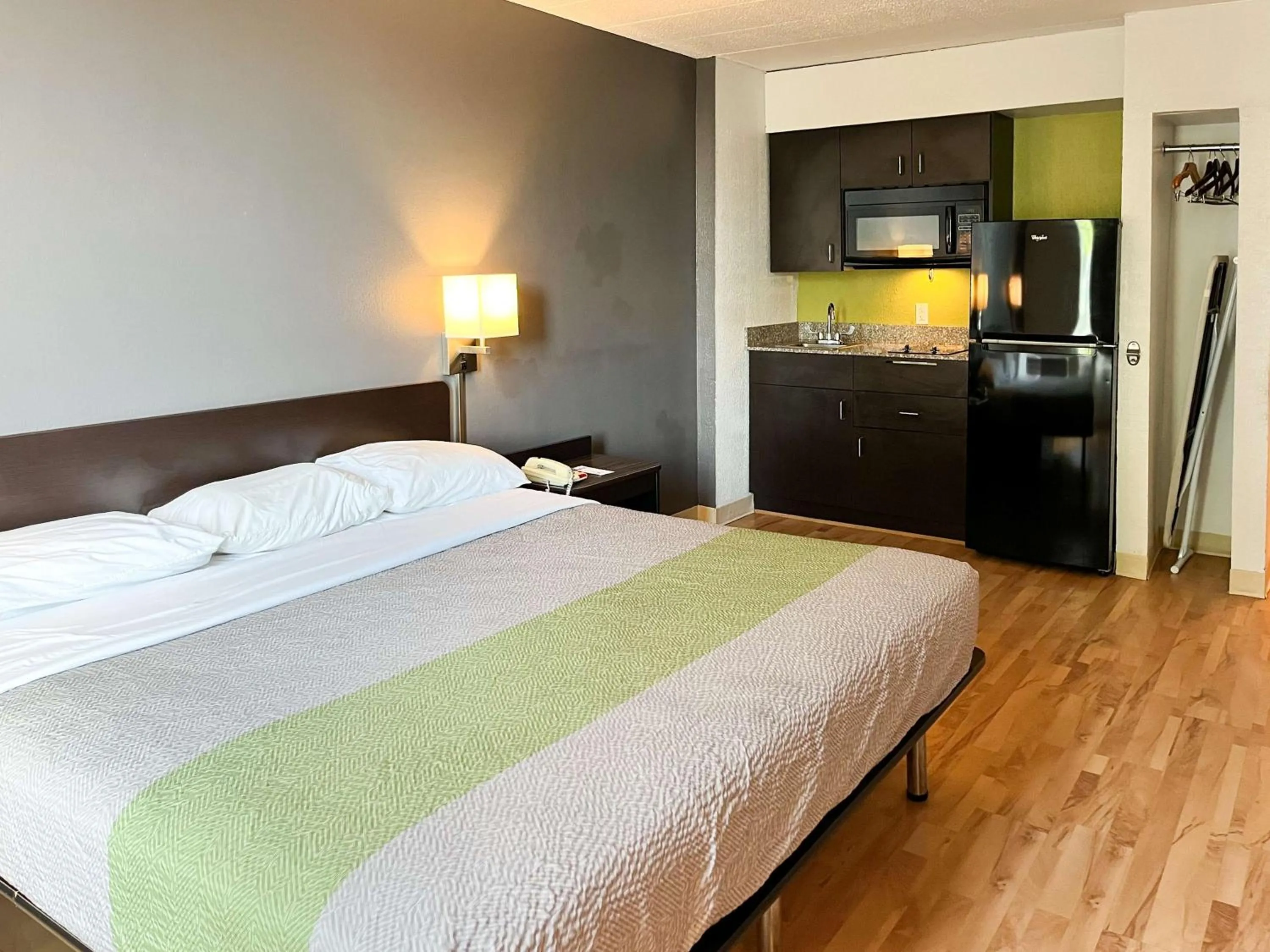 Bedroom, Bed in Studio 6 Suites Clarion, PA