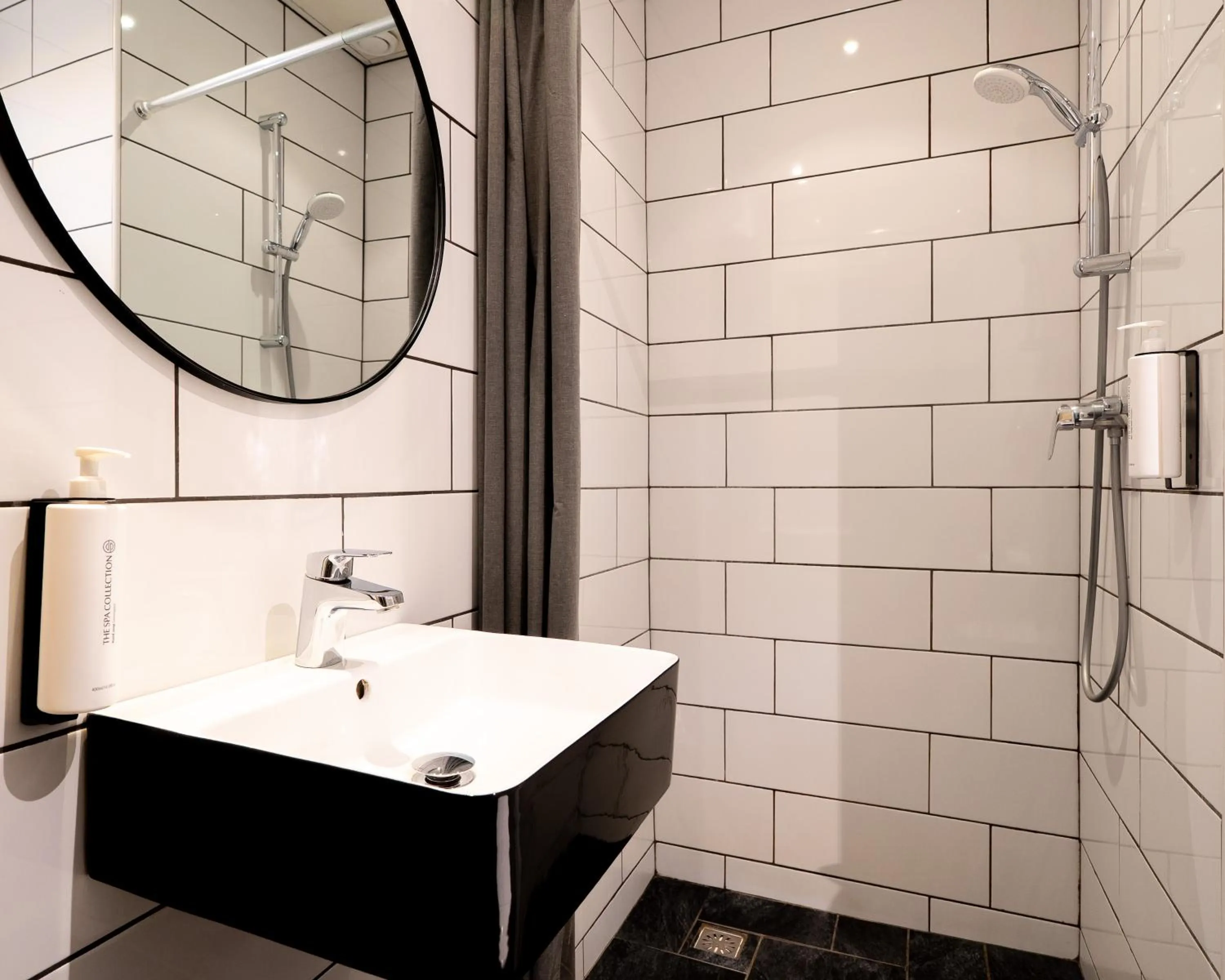 Bathroom in Martini Hotel