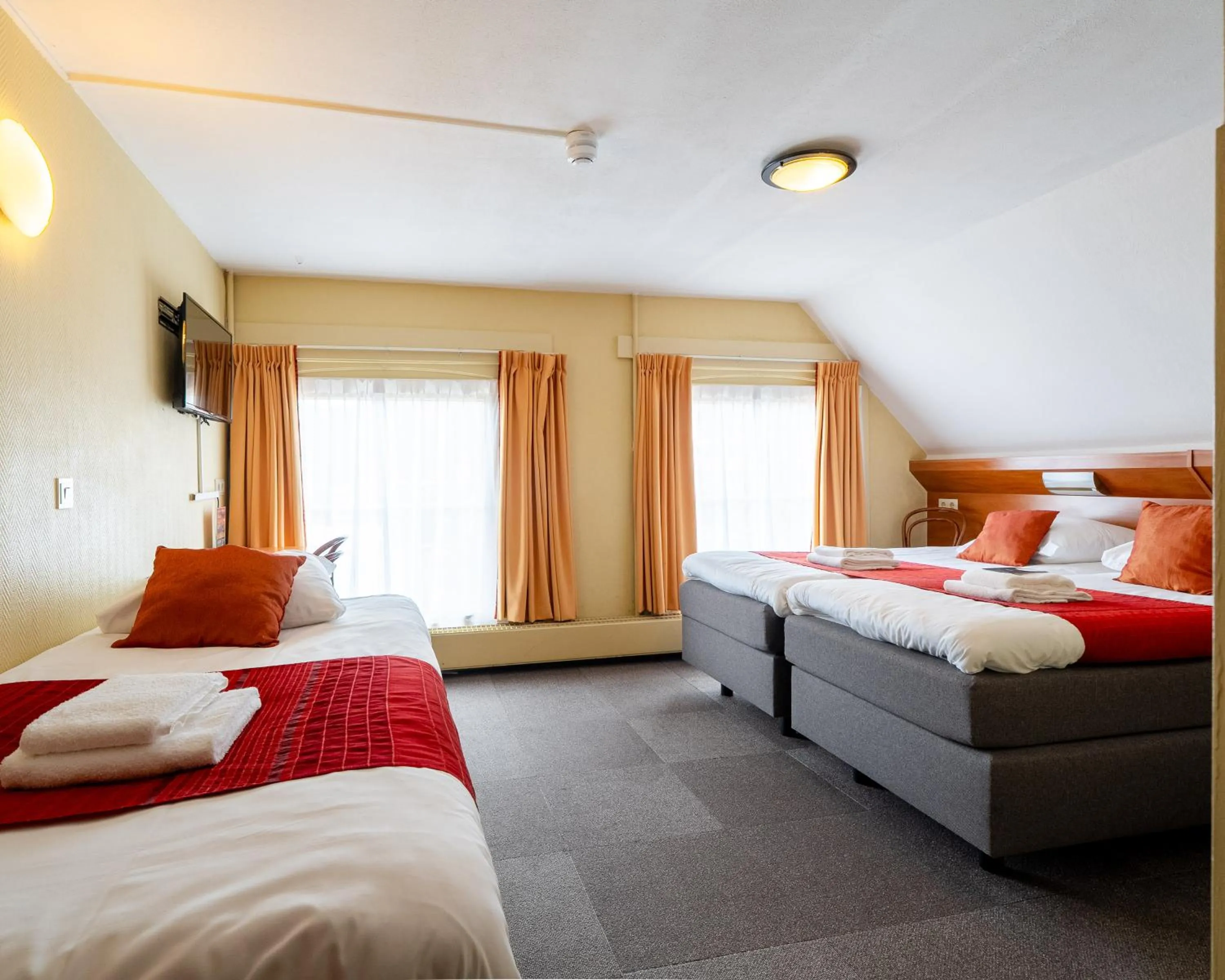 Bedroom, Bed in Martini Hotel