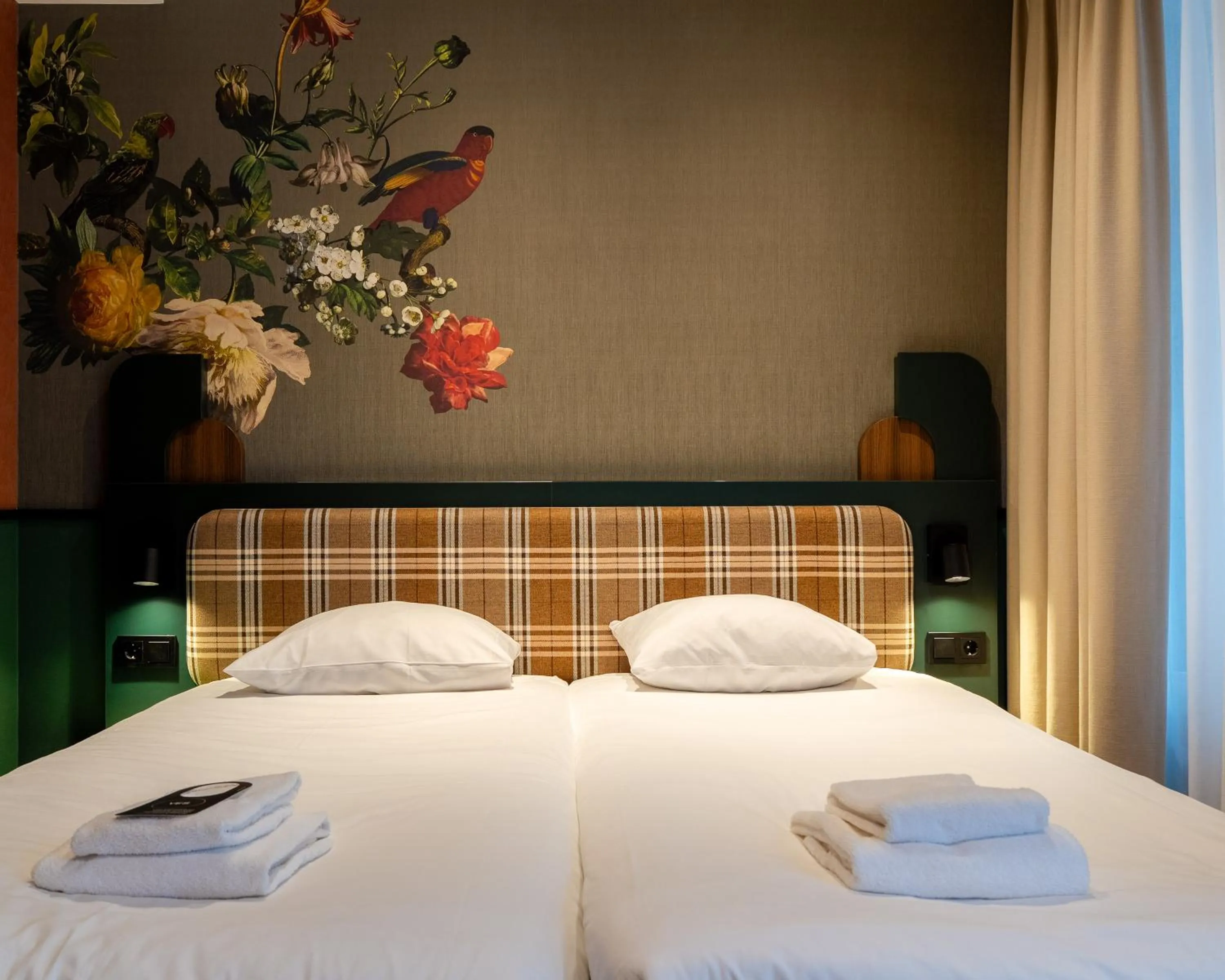 Bedroom, Bed in Martini Hotel