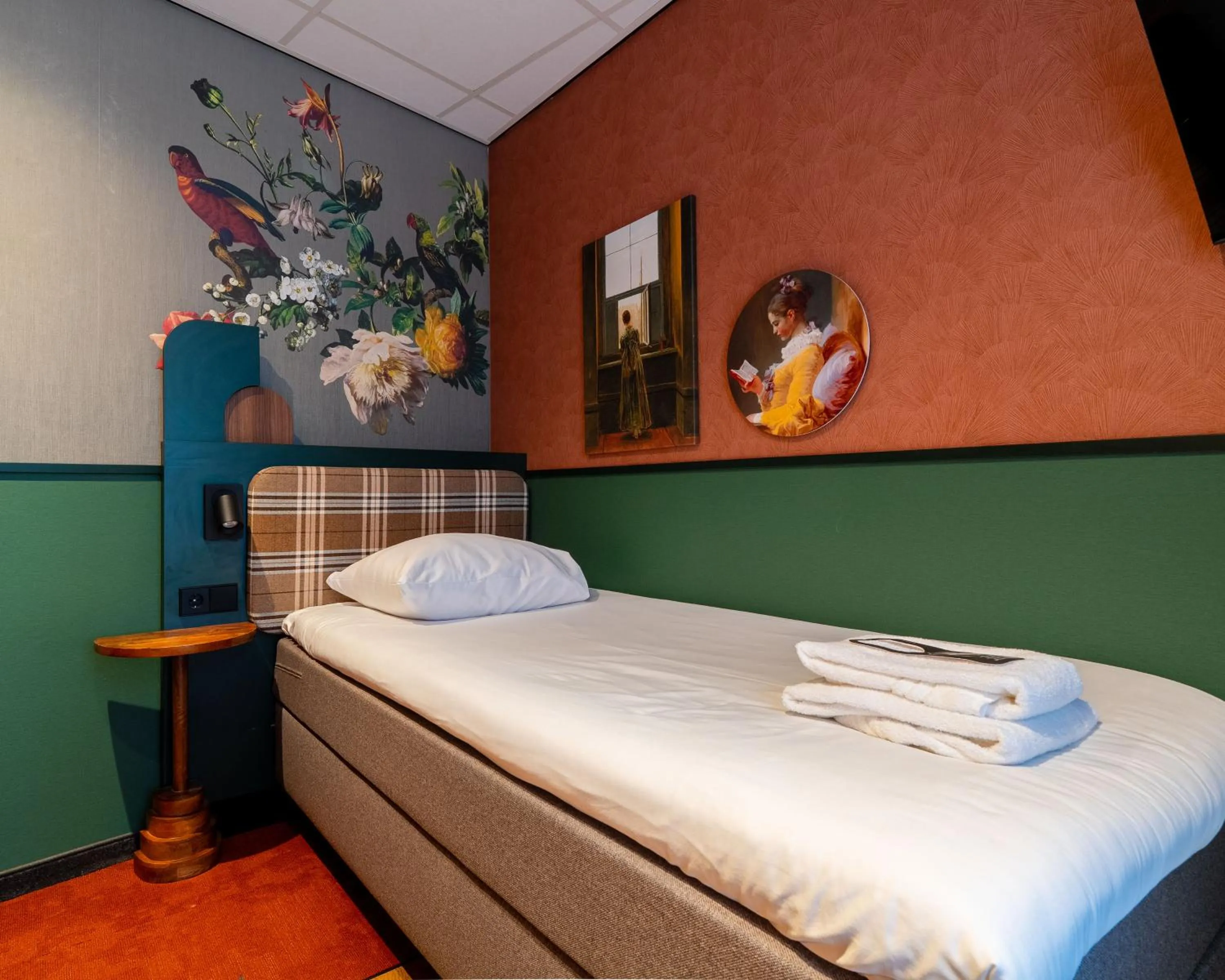 Bedroom, Bed in Martini Hotel