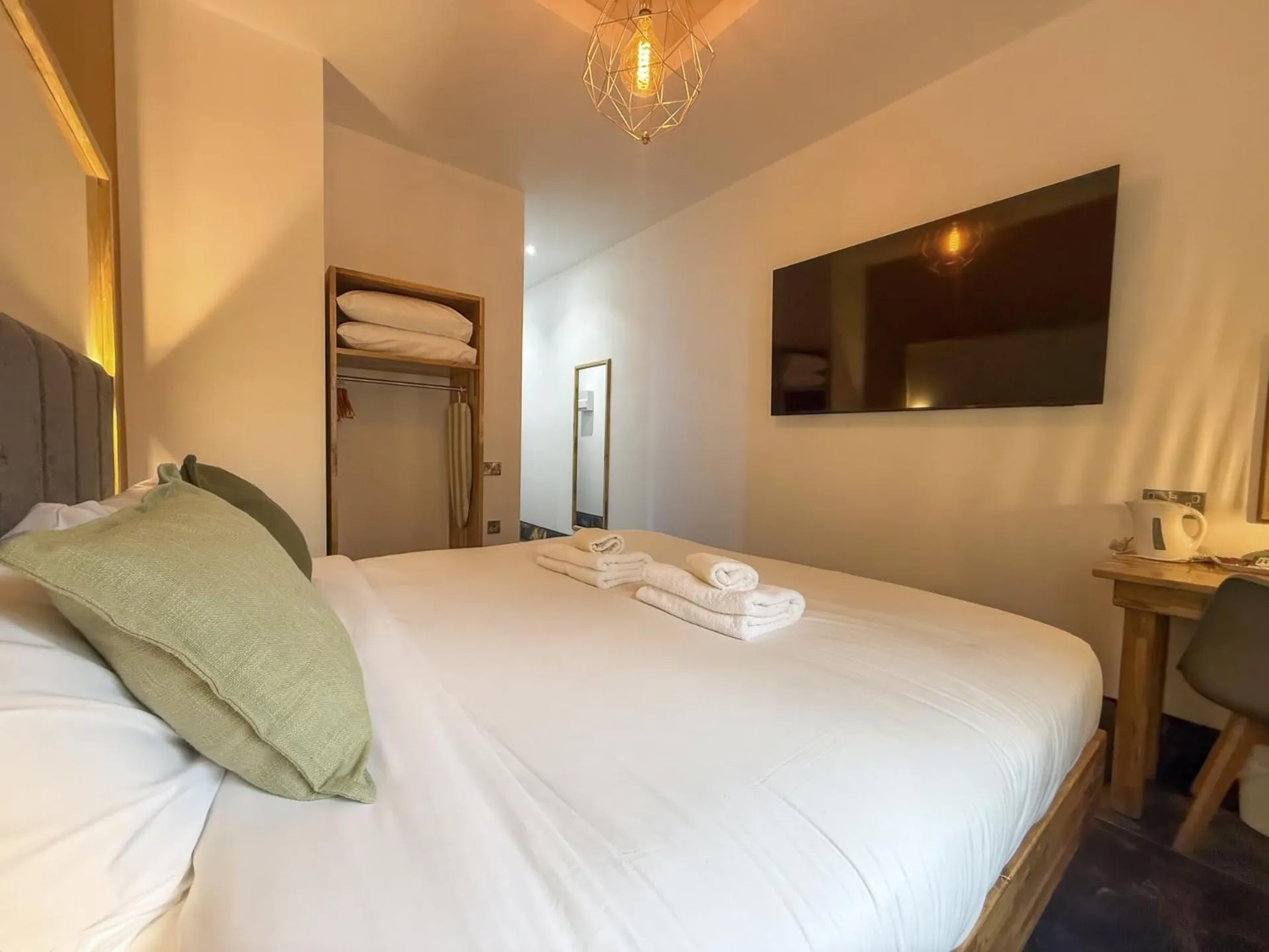 Bedroom, Bed in The Arundell Hotel