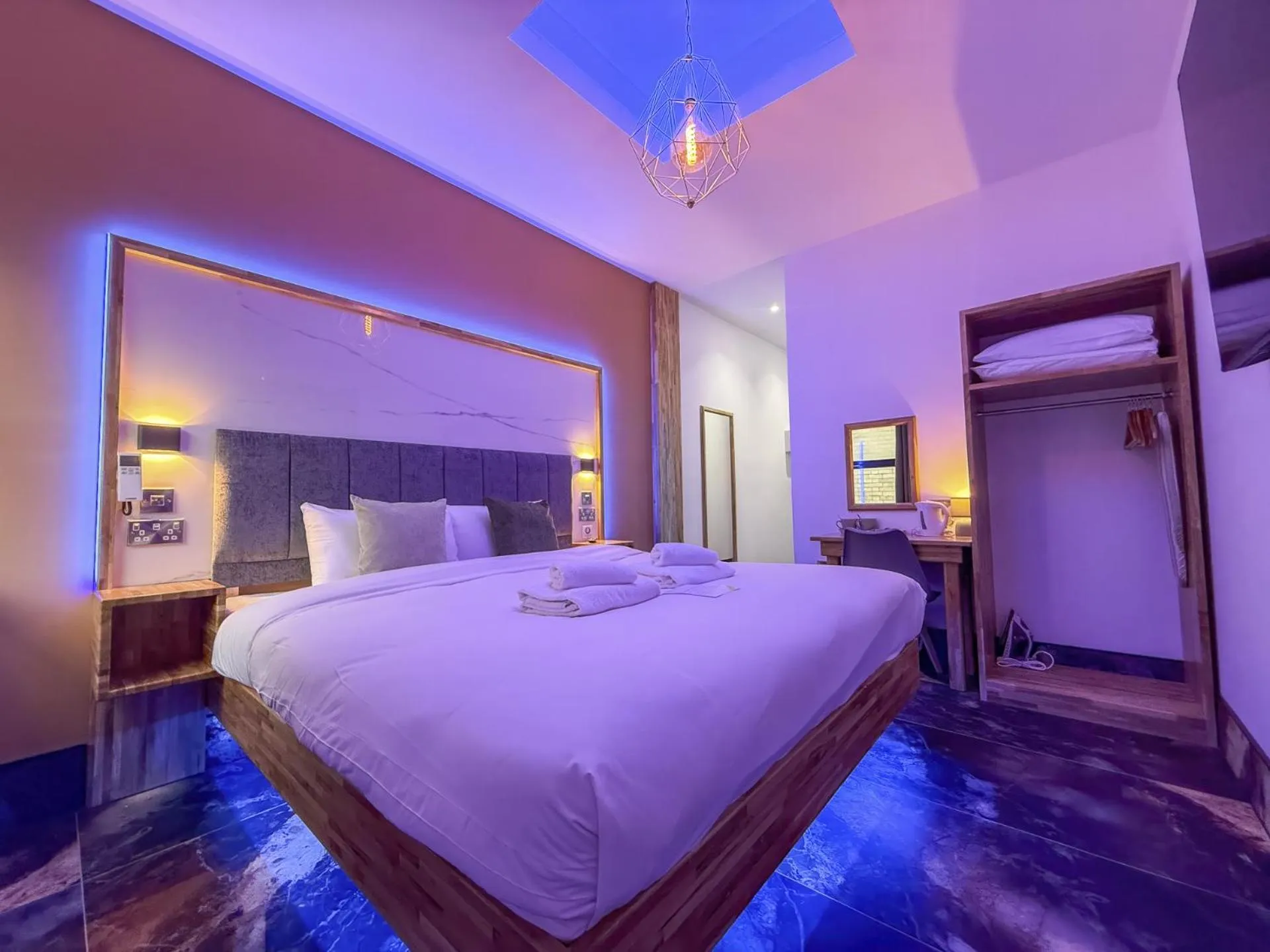 Bedroom, Bed in The Arundell Hotel