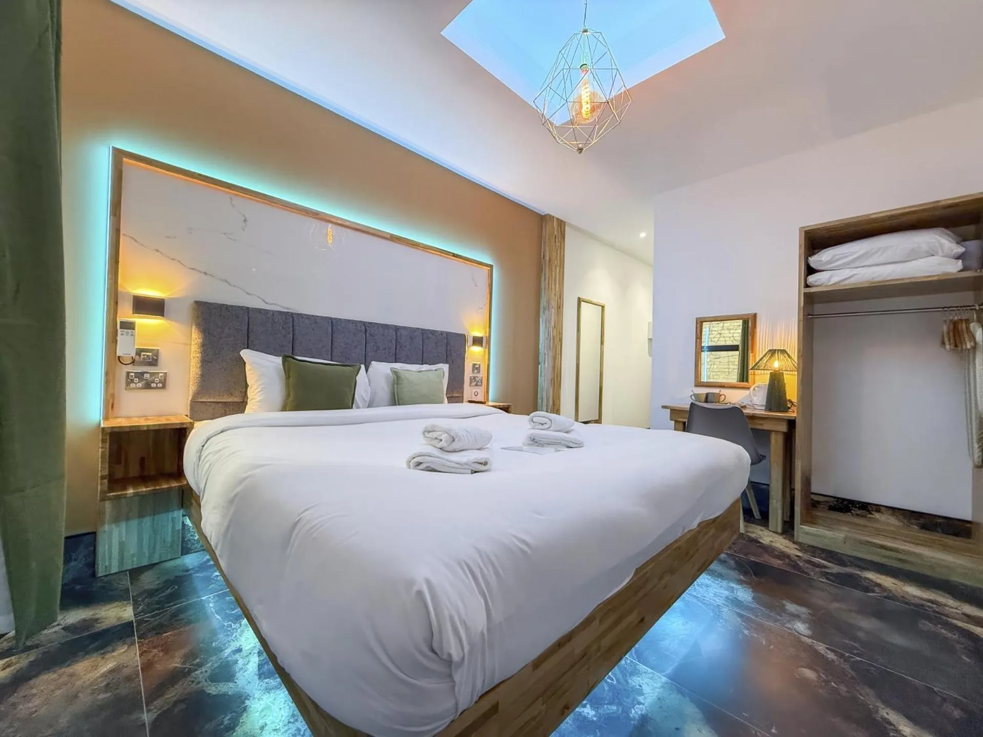 Bedroom, Bed in The Arundell Hotel