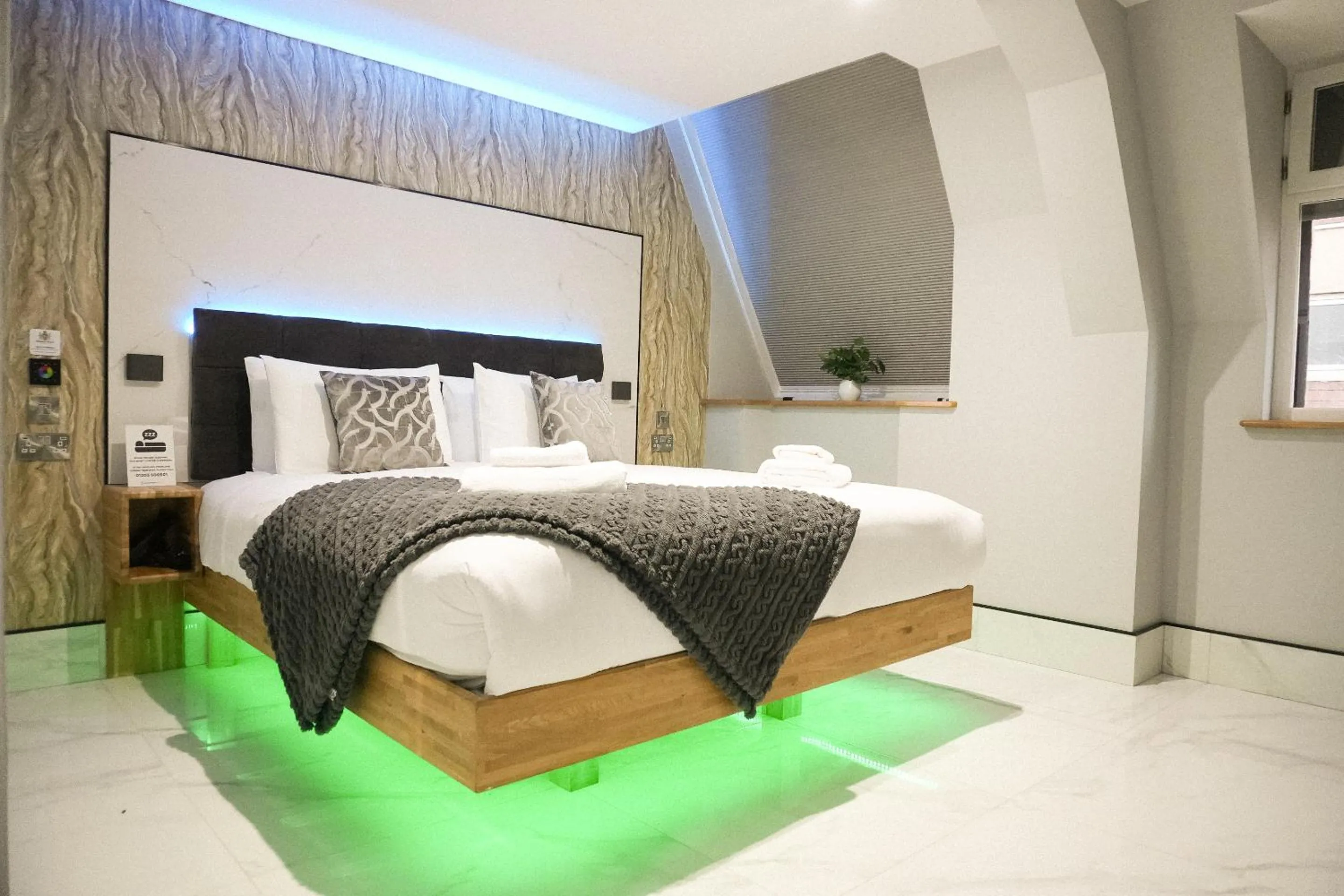 Bedroom, Bed in The Arundell Hotel