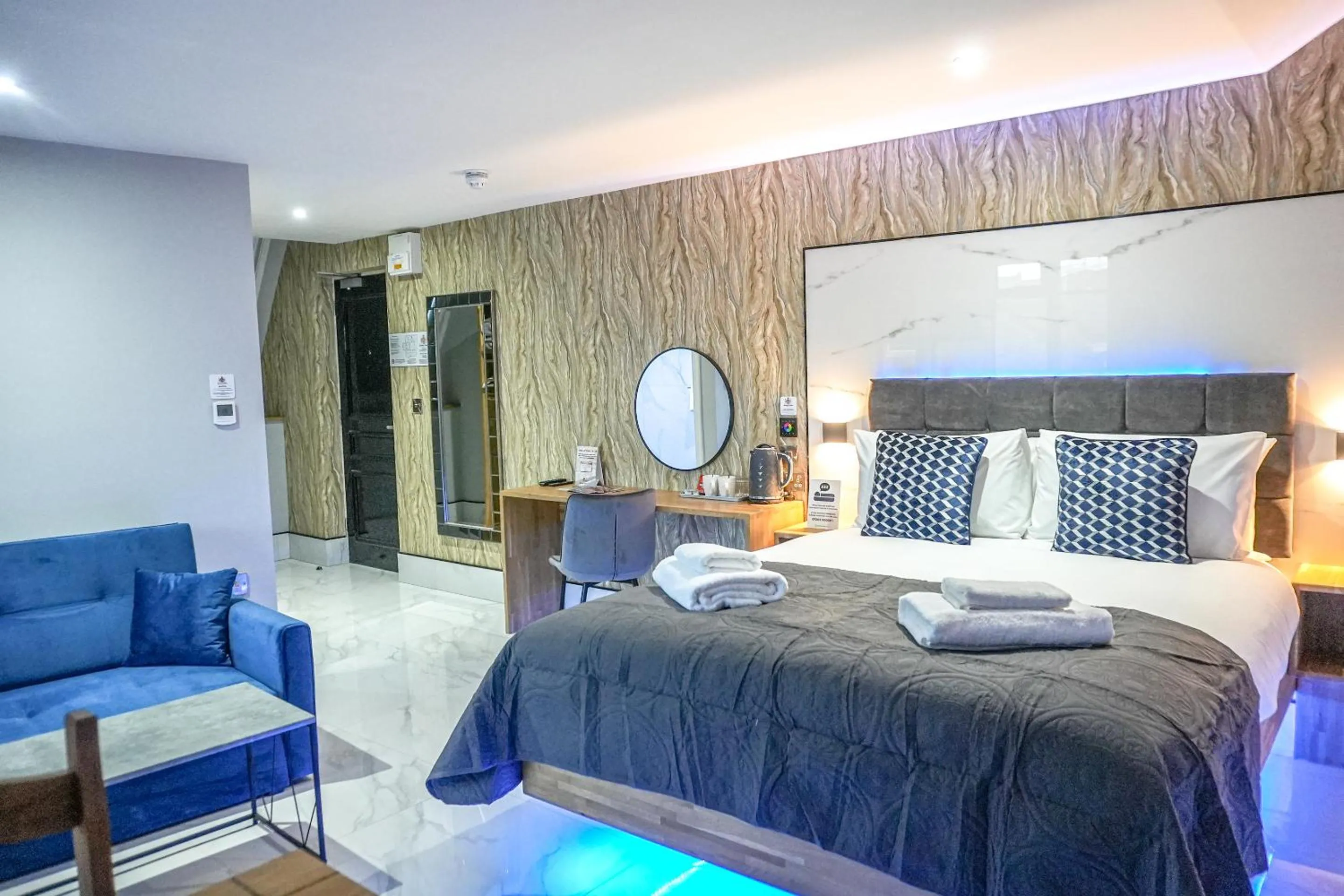 Bedroom, Bed in The Arundell Hotel