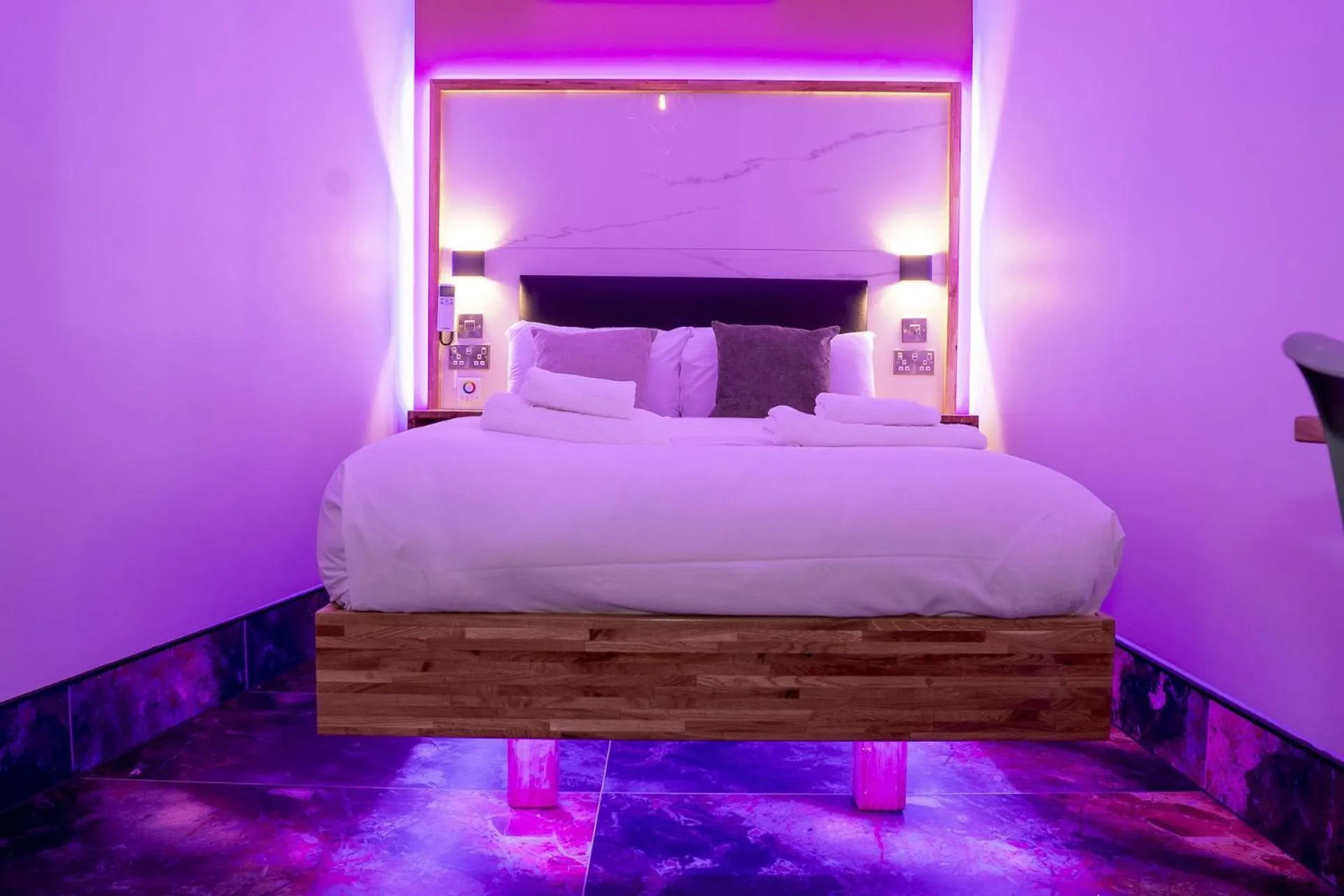 Bedroom, Bed in The Arundell Hotel