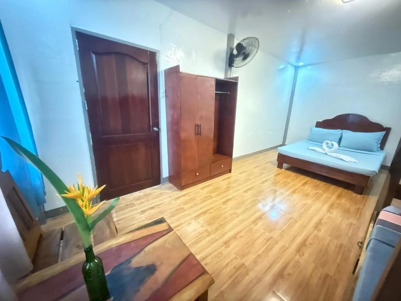 Bed in Gratum Beach Resort