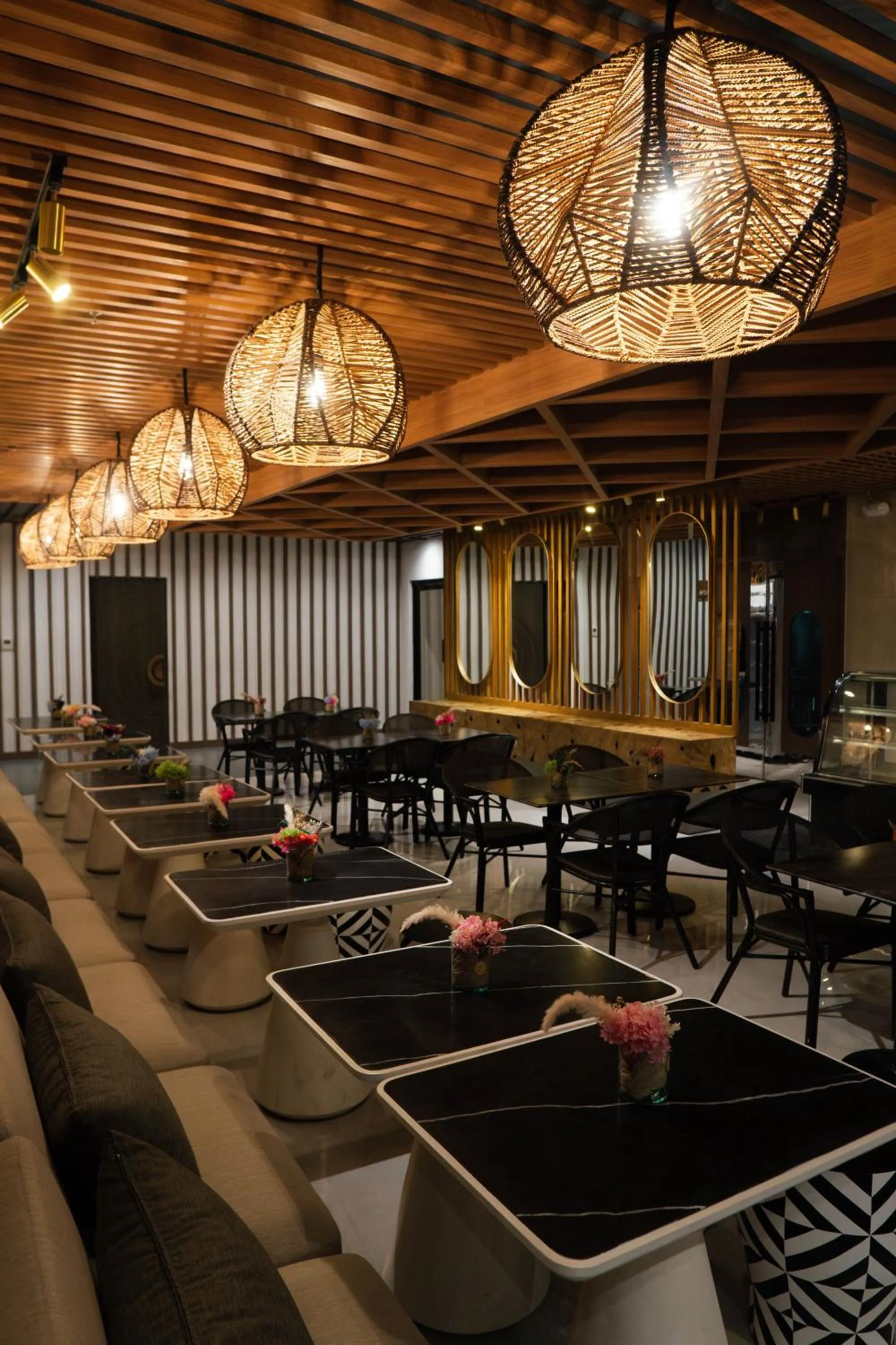 Restaurant/places to eat in Adelina Hotel and Suites