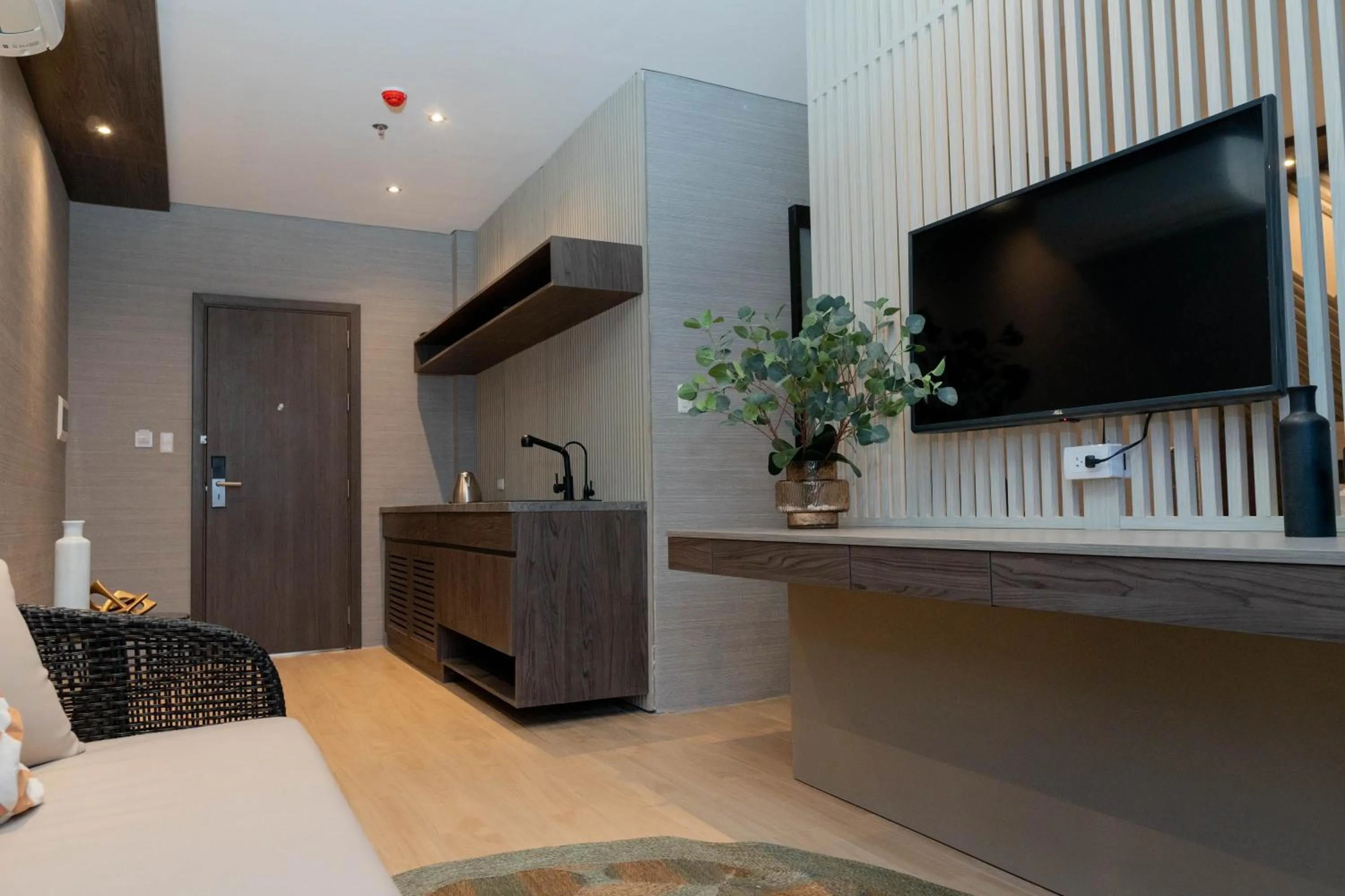 Communal lounge/ TV room in Adelina Hotel and Suites