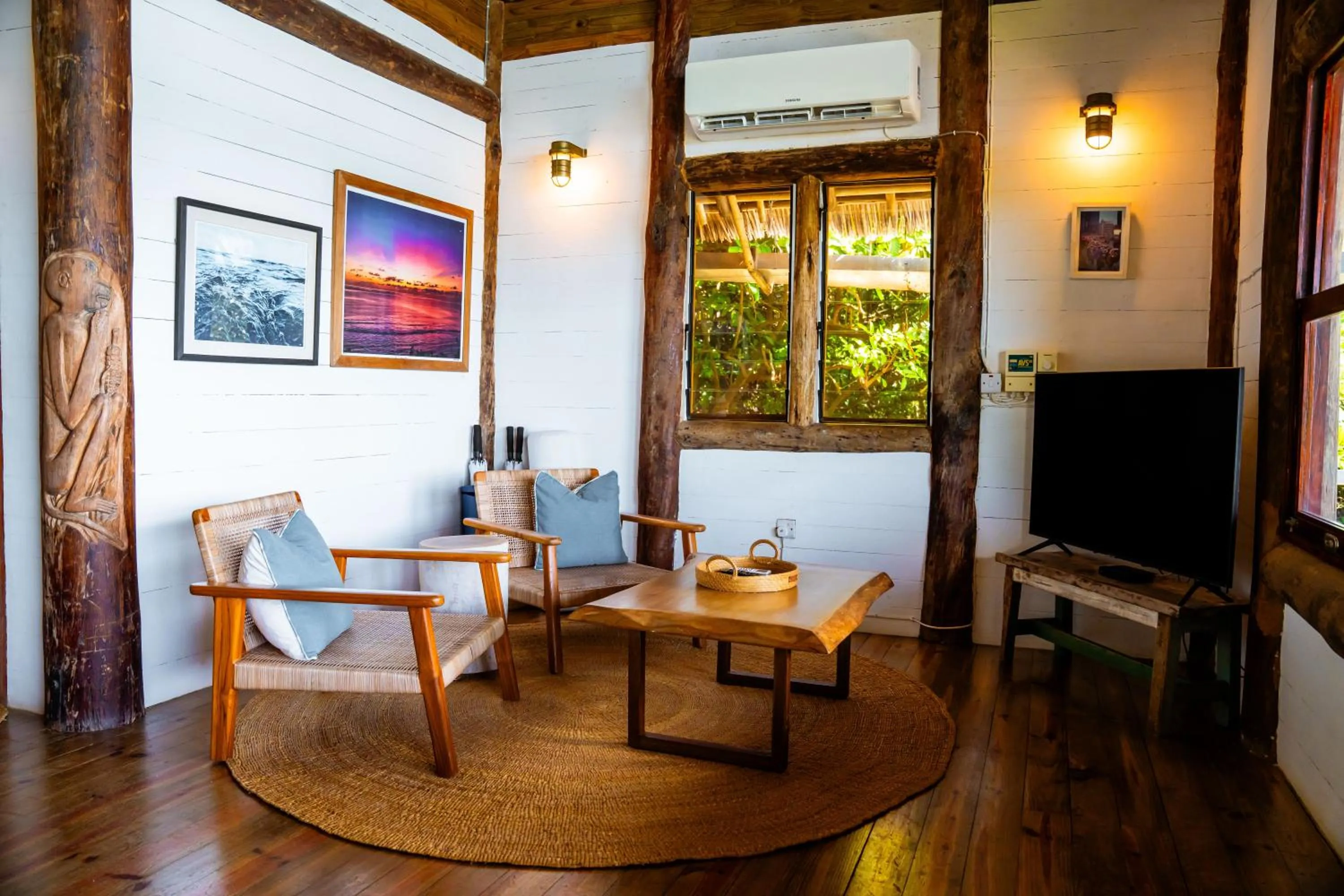 TV and multimedia in The Overhang