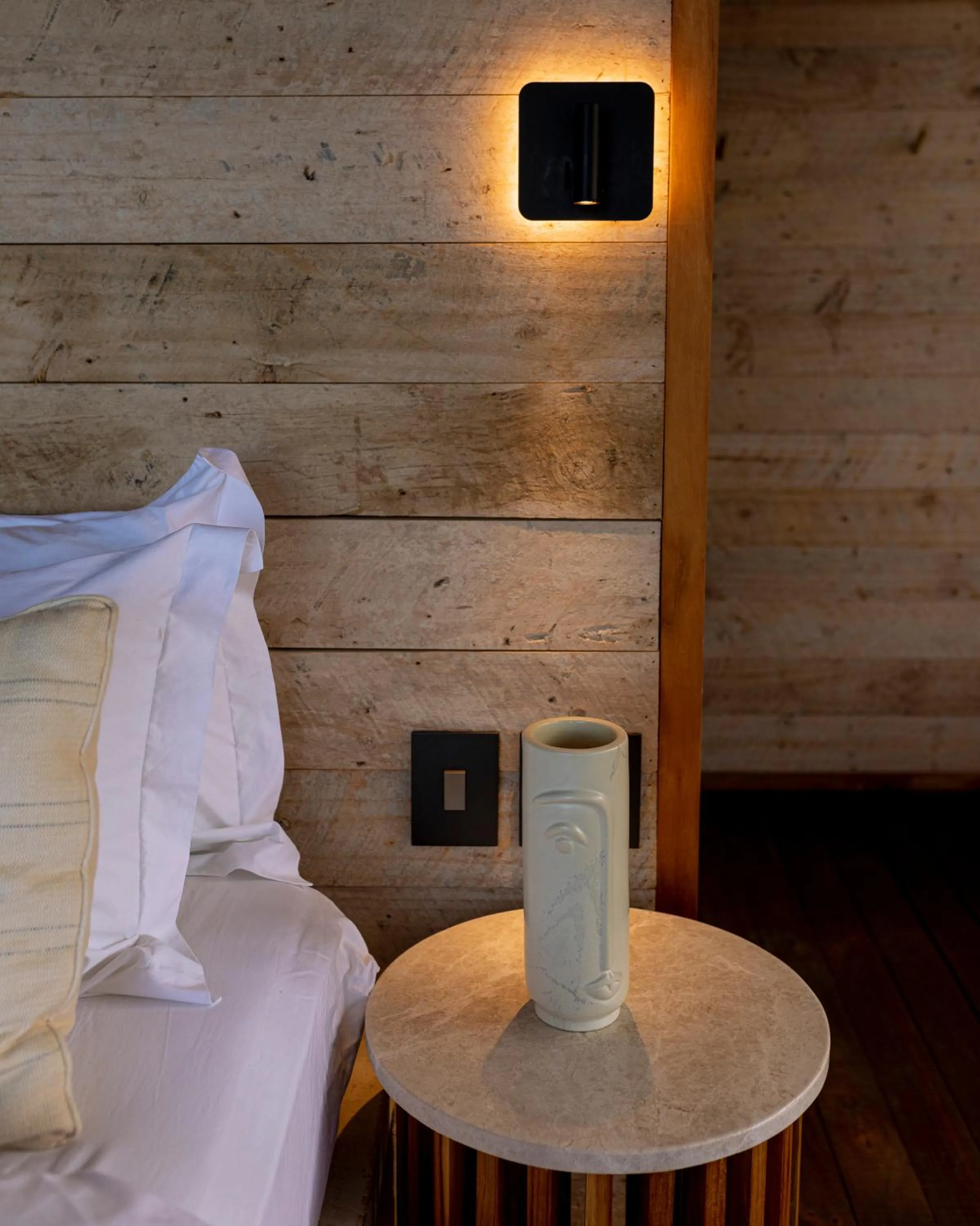 Other, Bed in The Overhang