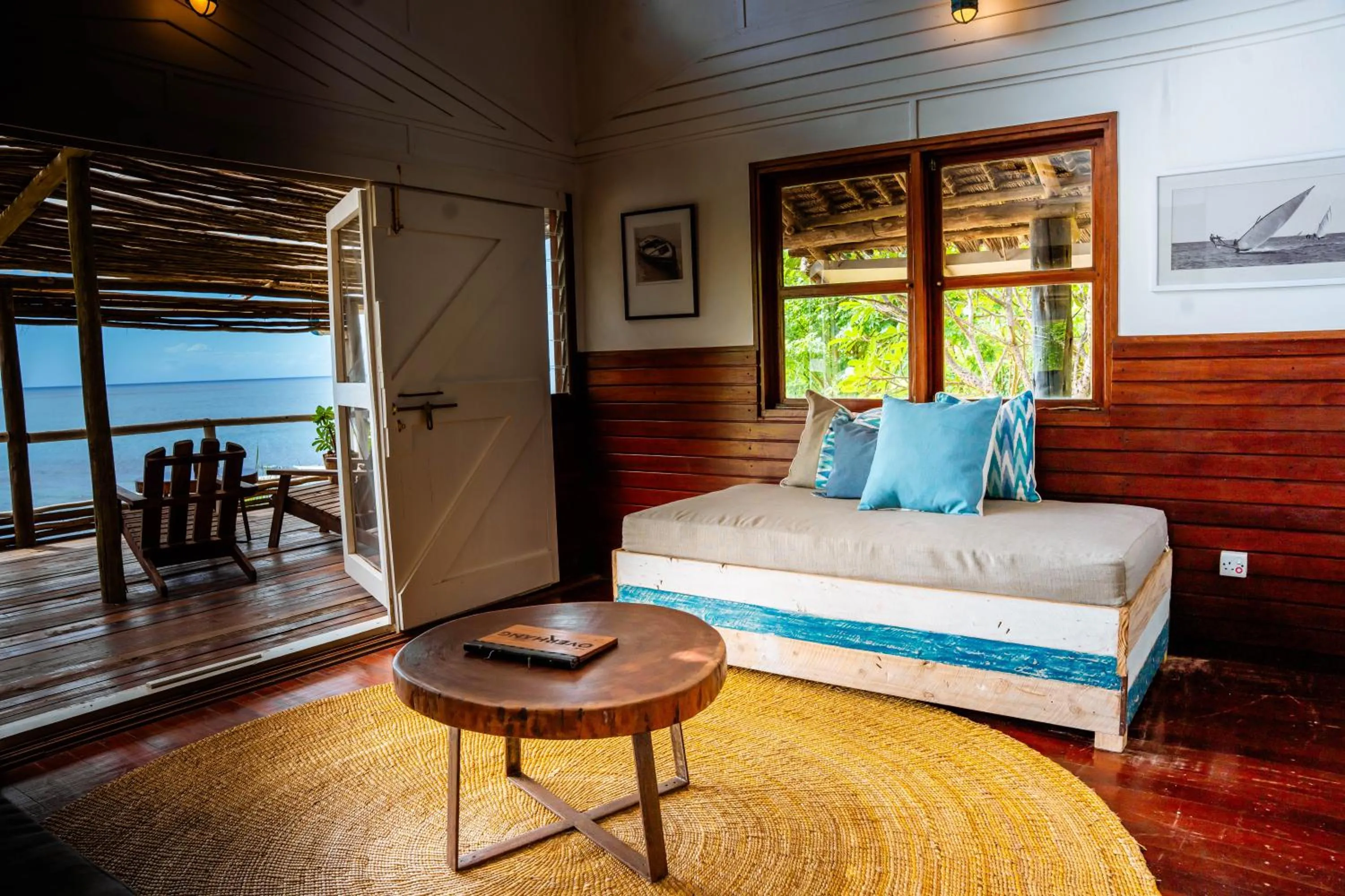 Living room, Bed in The Overhang