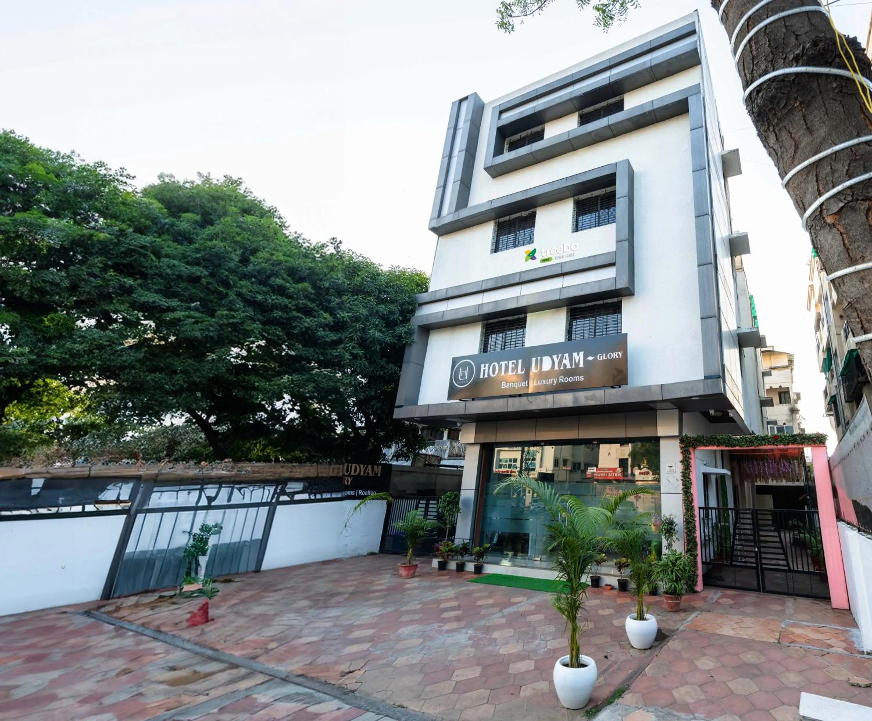 Facade/entrance in Treebo Udyam Glory