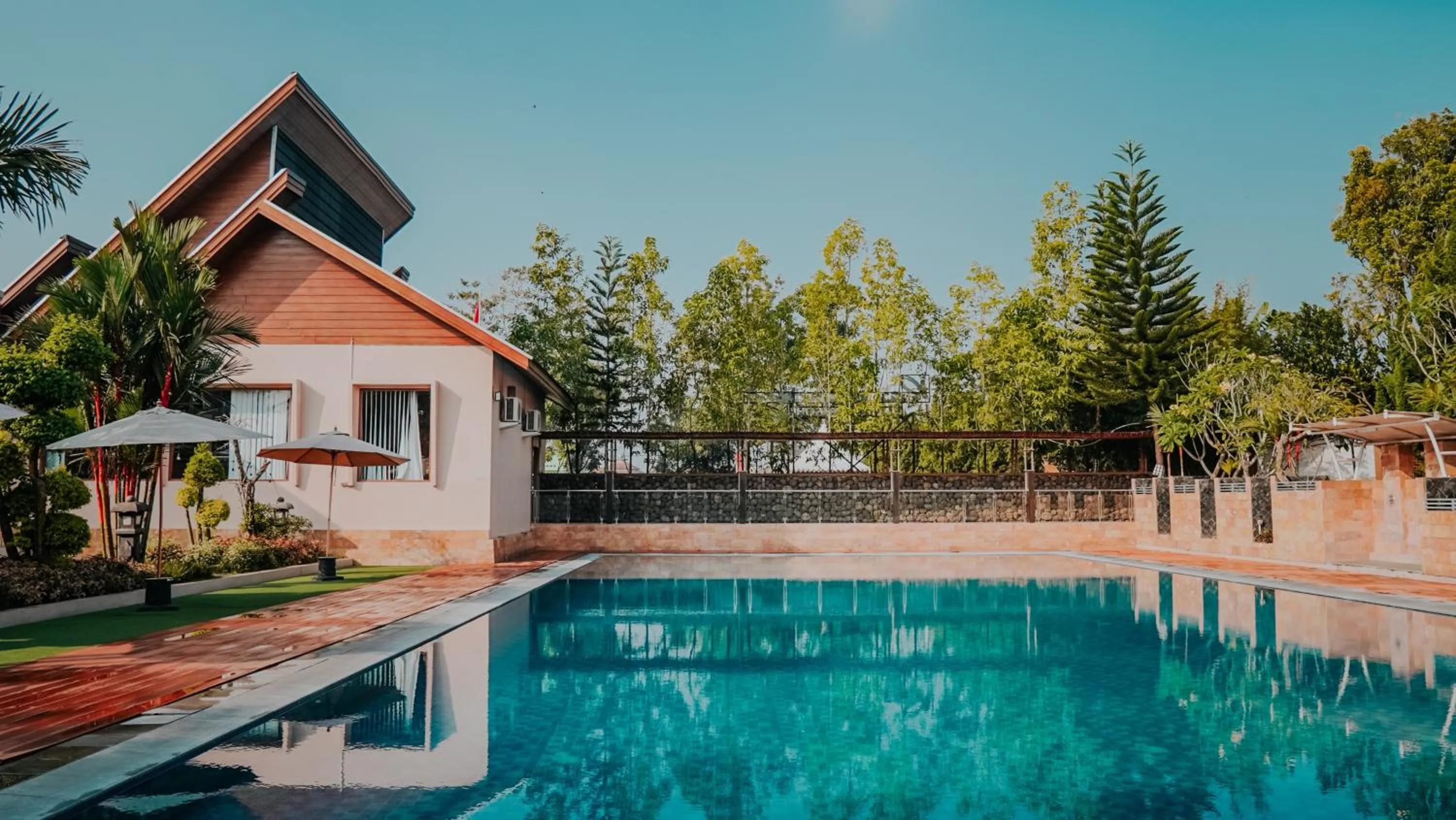 Swimming pool in Villa Rancabango Hotel & Resort Garut