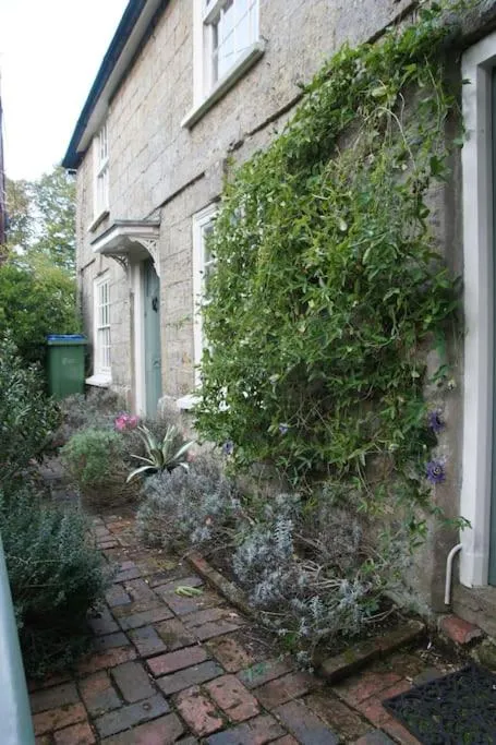 IVY COTTAGE