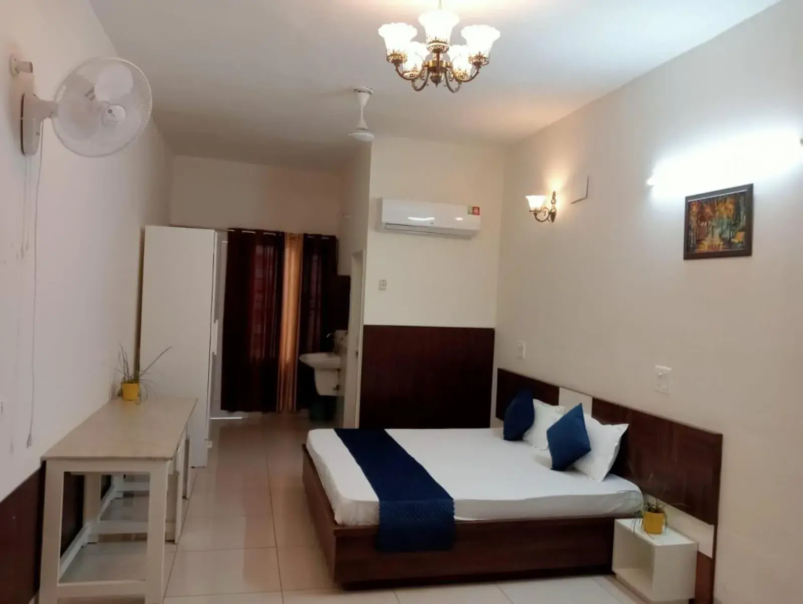 Photo of the whole room, Bed in PATIALA INN Photo of the whole room, Bed in PATIALA INN