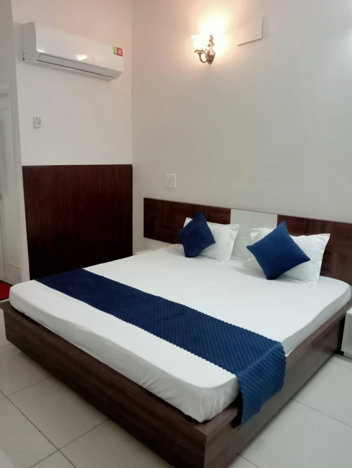 Photo of the whole room, Bed in PATIALA INN