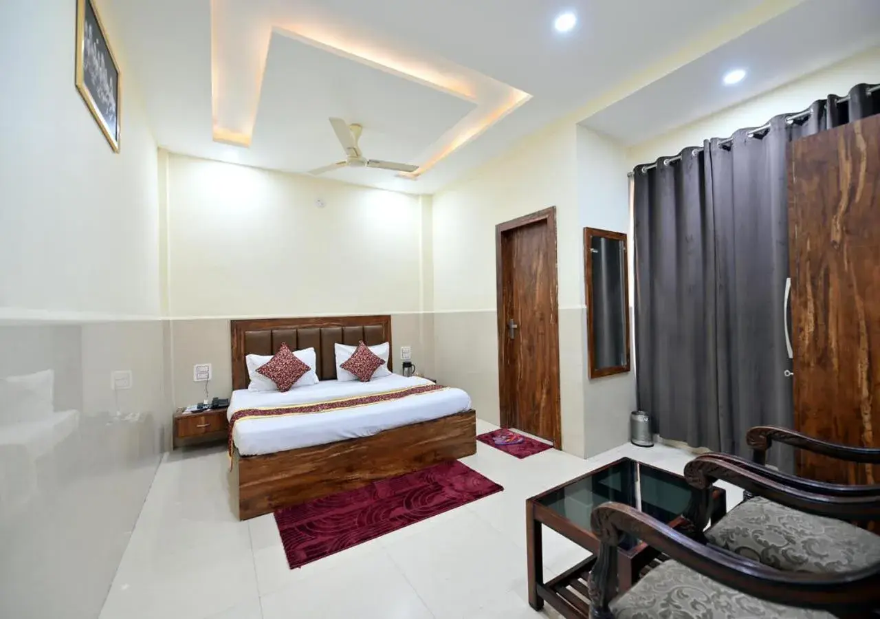 Deluxe Triple Room in Royal Inn Jammu Deluxe Triple Room in Royal Inn Jammu