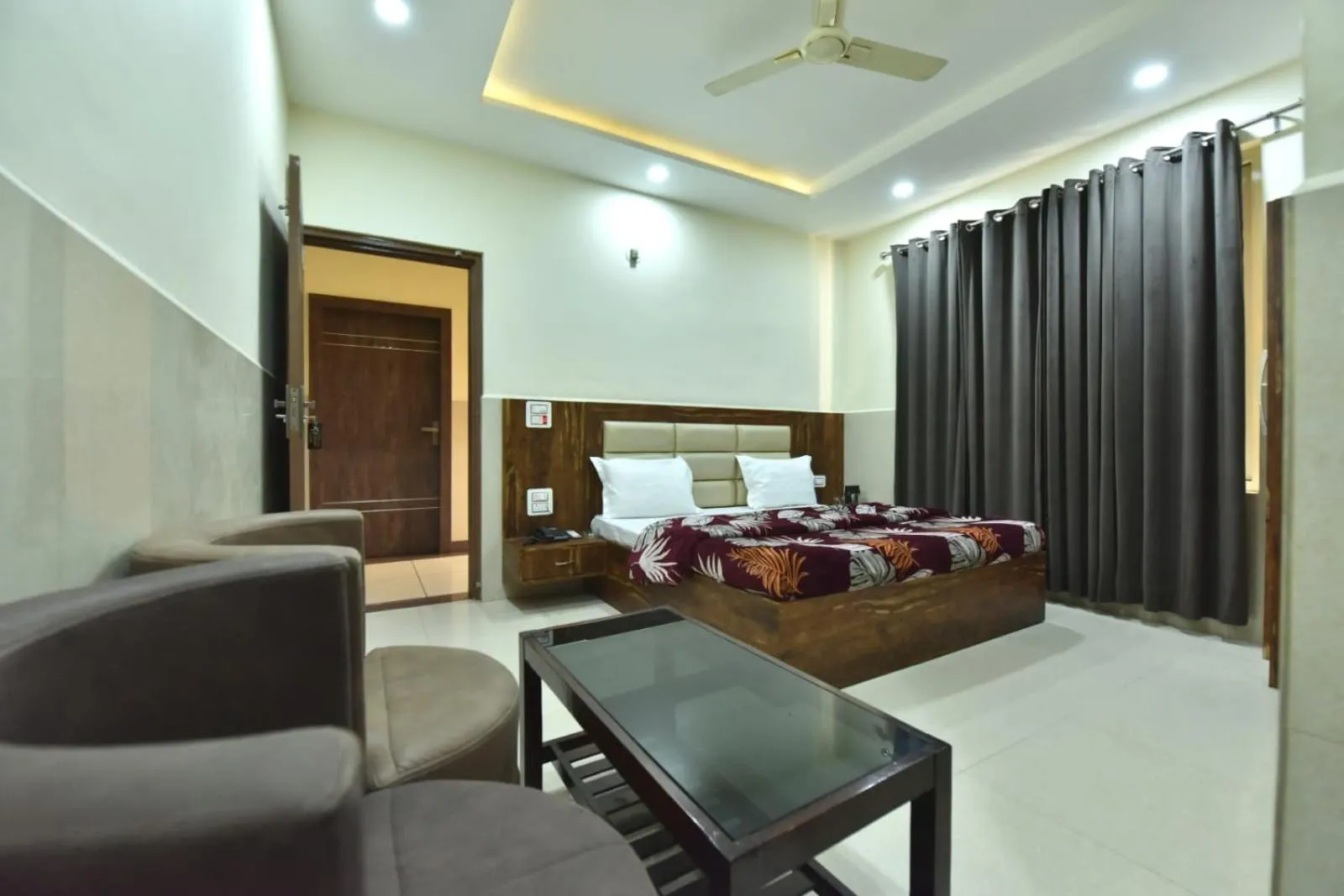 Bed in Royal Inn Jammu