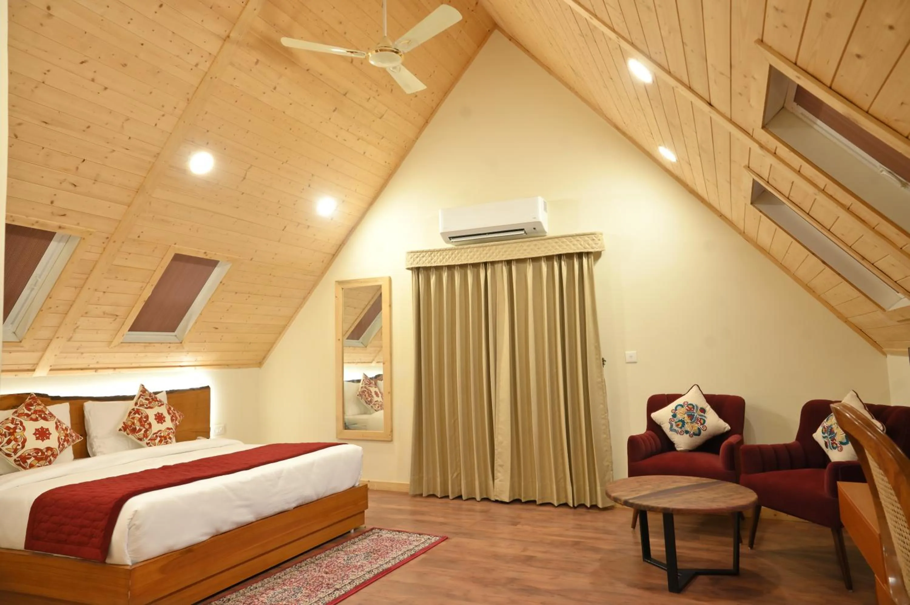 Photo of the whole room, Bed in Samsara Luxury Cottages & Spa, Chail Hills