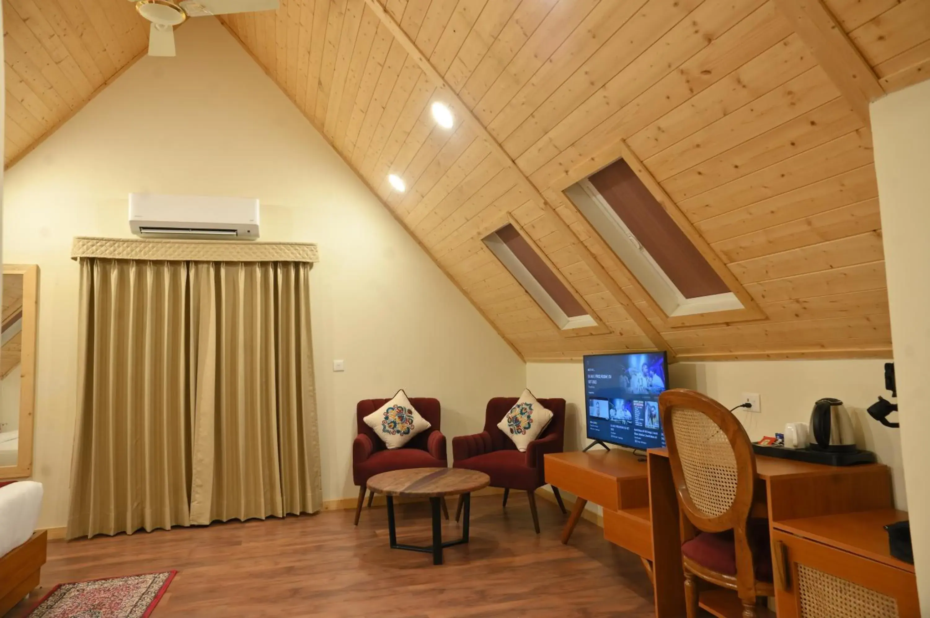 Superior King Room in Samsara Luxury Cottages & Spa, Chail Hills Superior King Room in Samsara Luxury Cottages & Spa, Chail Hills