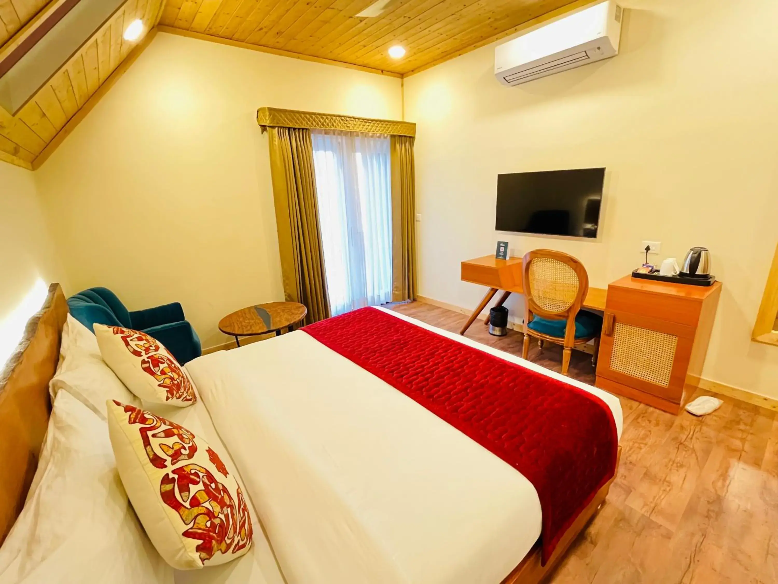 Photo of the whole room, Bed in Samsara Luxury Cottages & Spa, Chail Hills Photo of the whole room, Bed in Samsara Luxury Cottages & Spa, Chail Hills