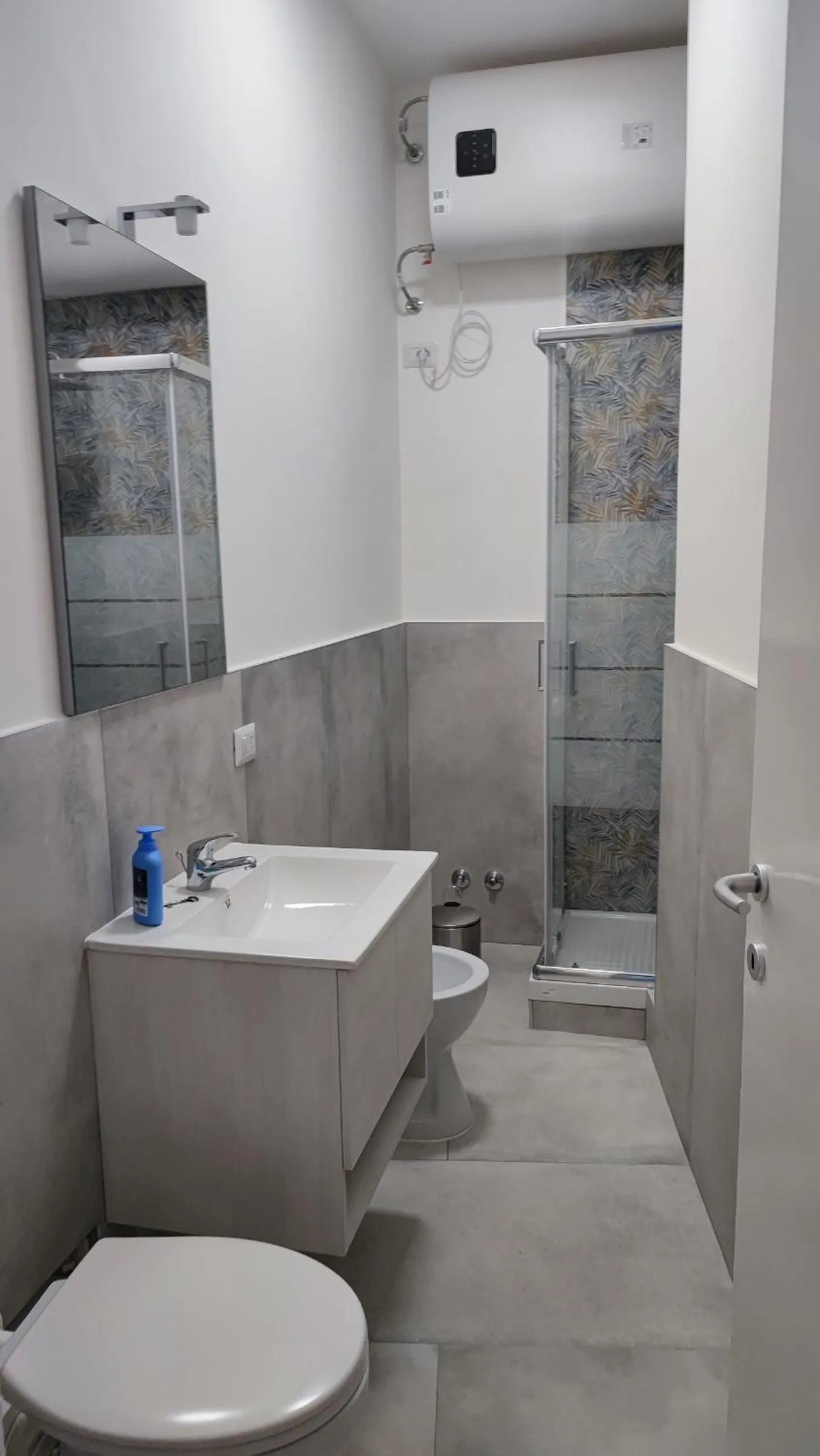 Shower in VATICAN GREEN GARDEN