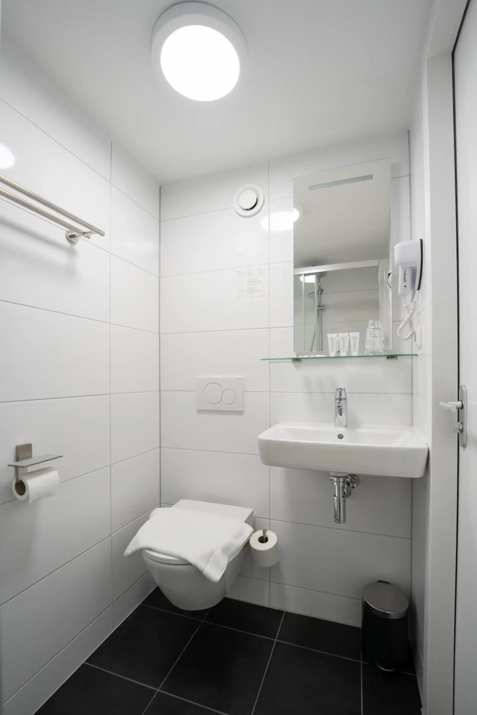 Shower in Hotel Atlas Vondelpark Shower in Hotel Atlas Vondelpark