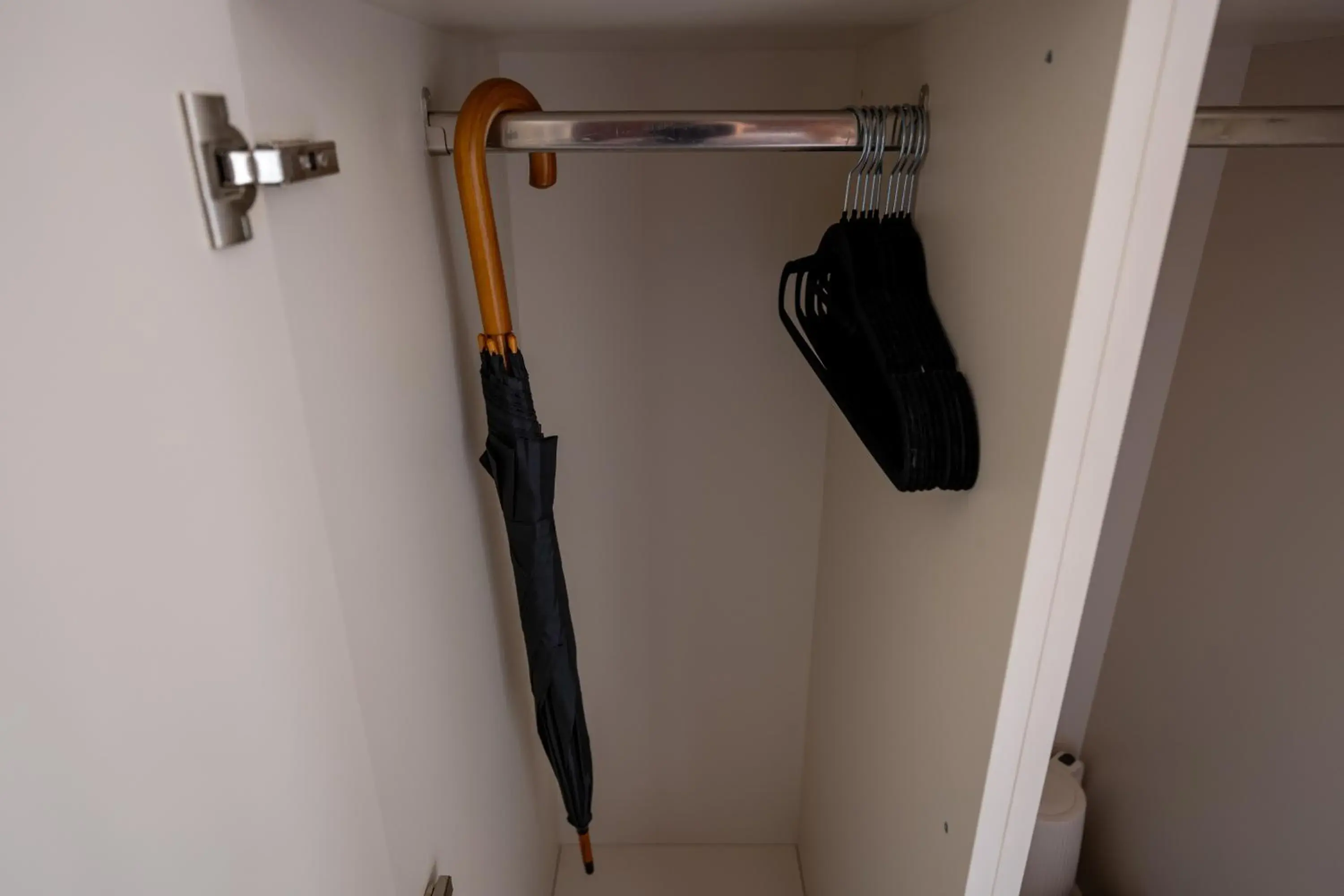 wardrobe in Hotel Atlas Vondelpark wardrobe in Hotel Atlas Vondelpark