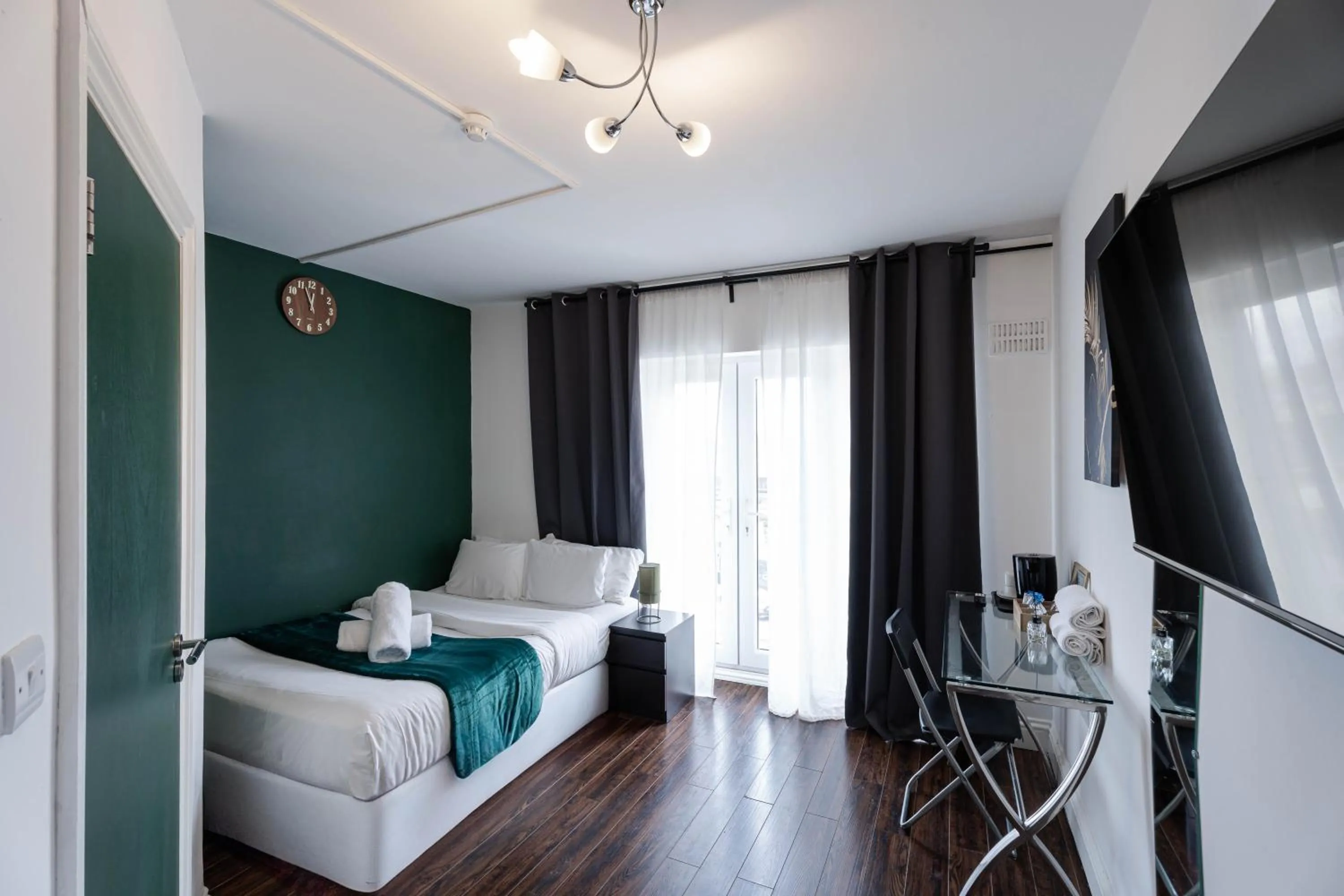 Bedroom, Bed in City Gate Guest House