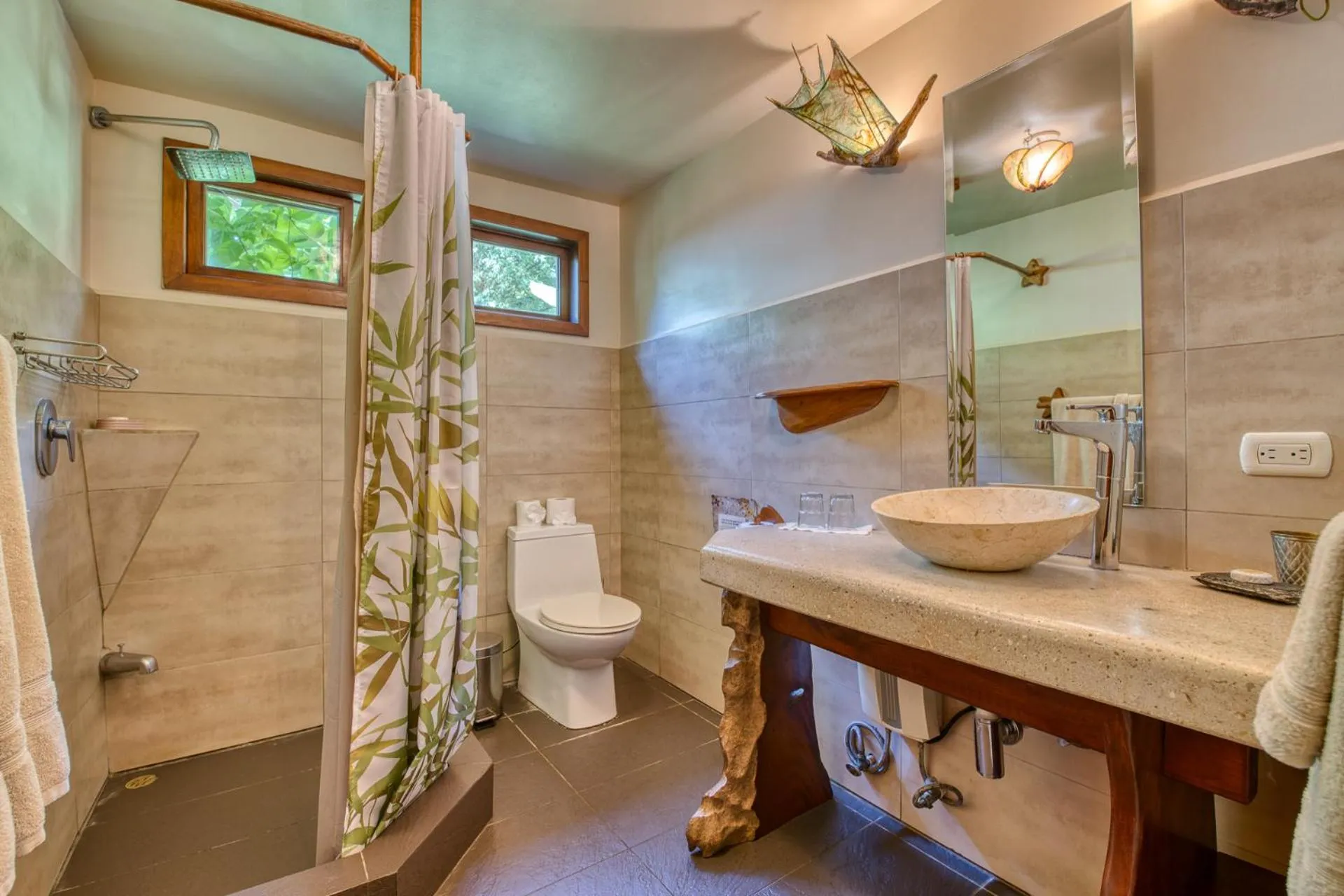 Shower in Hotel Amor de Mar