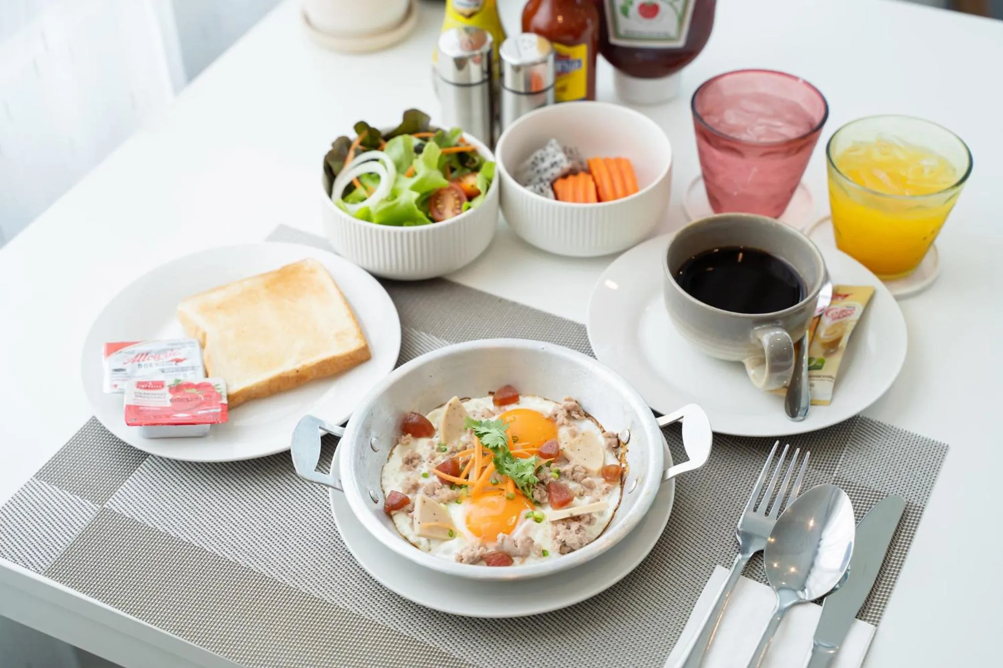 Restaurant/places to eat in Wellington Hotel Prachuapkhirikhan